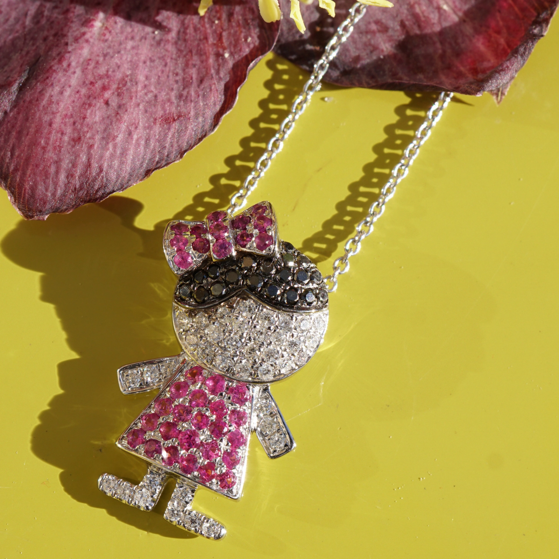 Mädchen Collier 750er Weissgold Diamanten 0.25 ct pink Saphiren 0.20 ct 20 x 13 mm