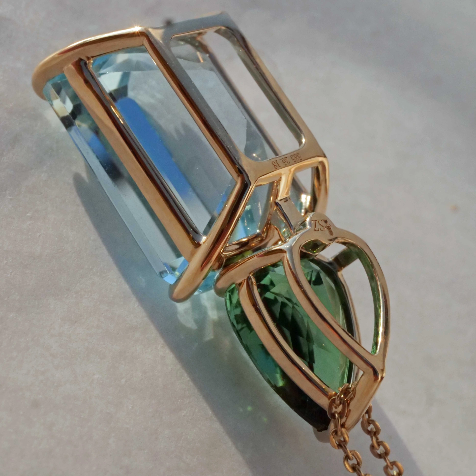 Turmalin Bluetopaz Pendant with incredible luminosity 18 kt Yellow Gold blue and  green 
