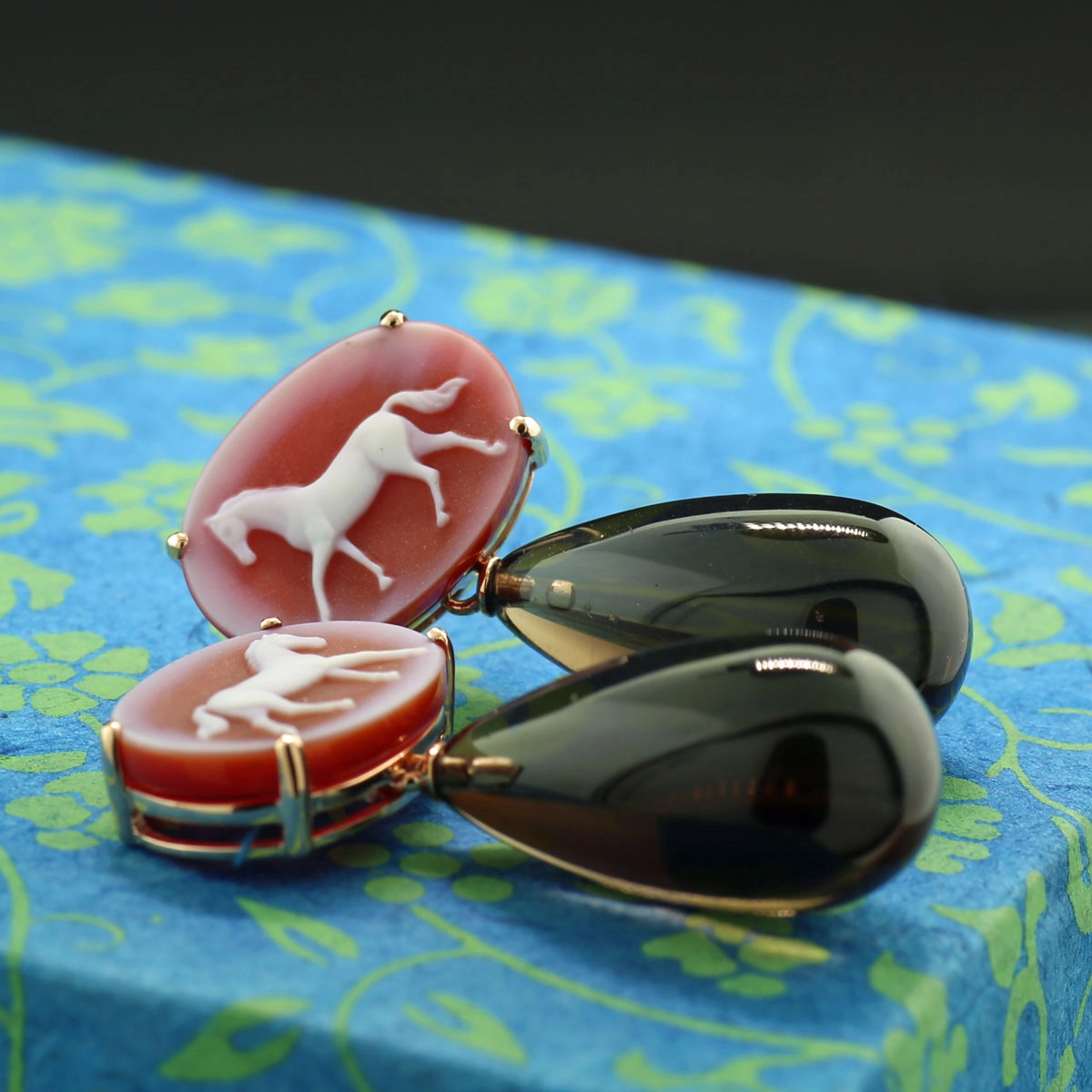 Earrings with Horse Carnelians 18 kt Yellow Gold...with Smokey Quartz Beads