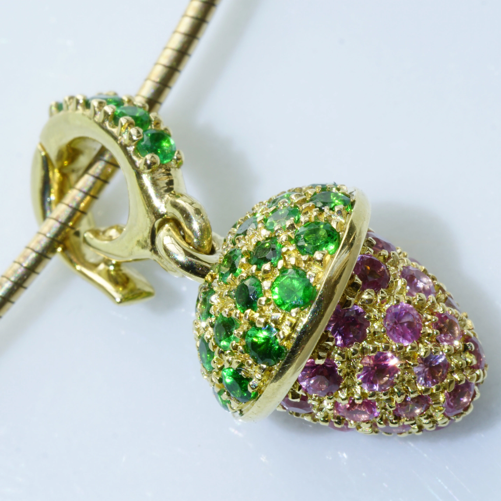 Tsavorithe Saphire Drop Pendant 18 kt Yellowgold.......sooo cute