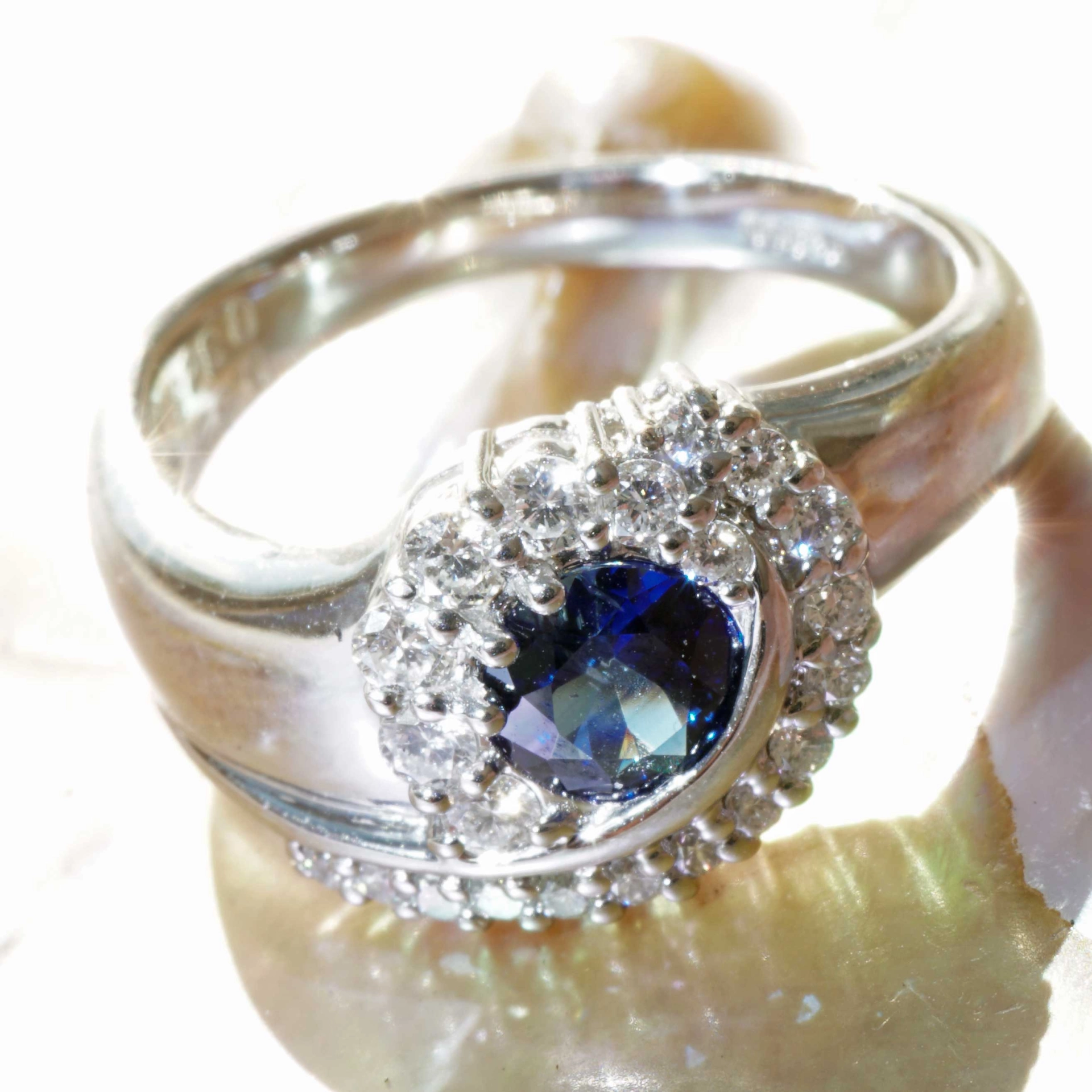 Saphire Diamond Ring Platinum 0.62 ct 0.34 ct...what a fine Quality...