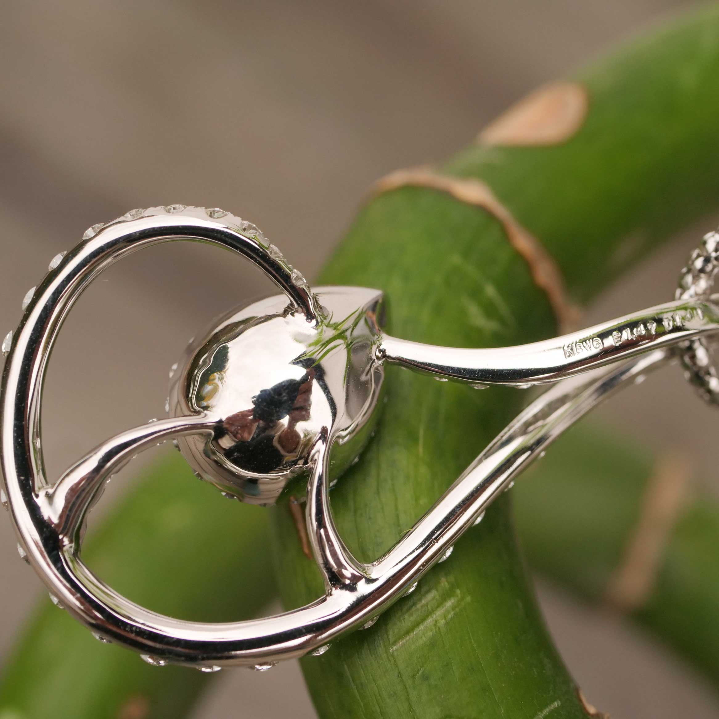 Diamond Emerald Necklace....18 kt Whitegold....bright vivid green Emeraldcolor