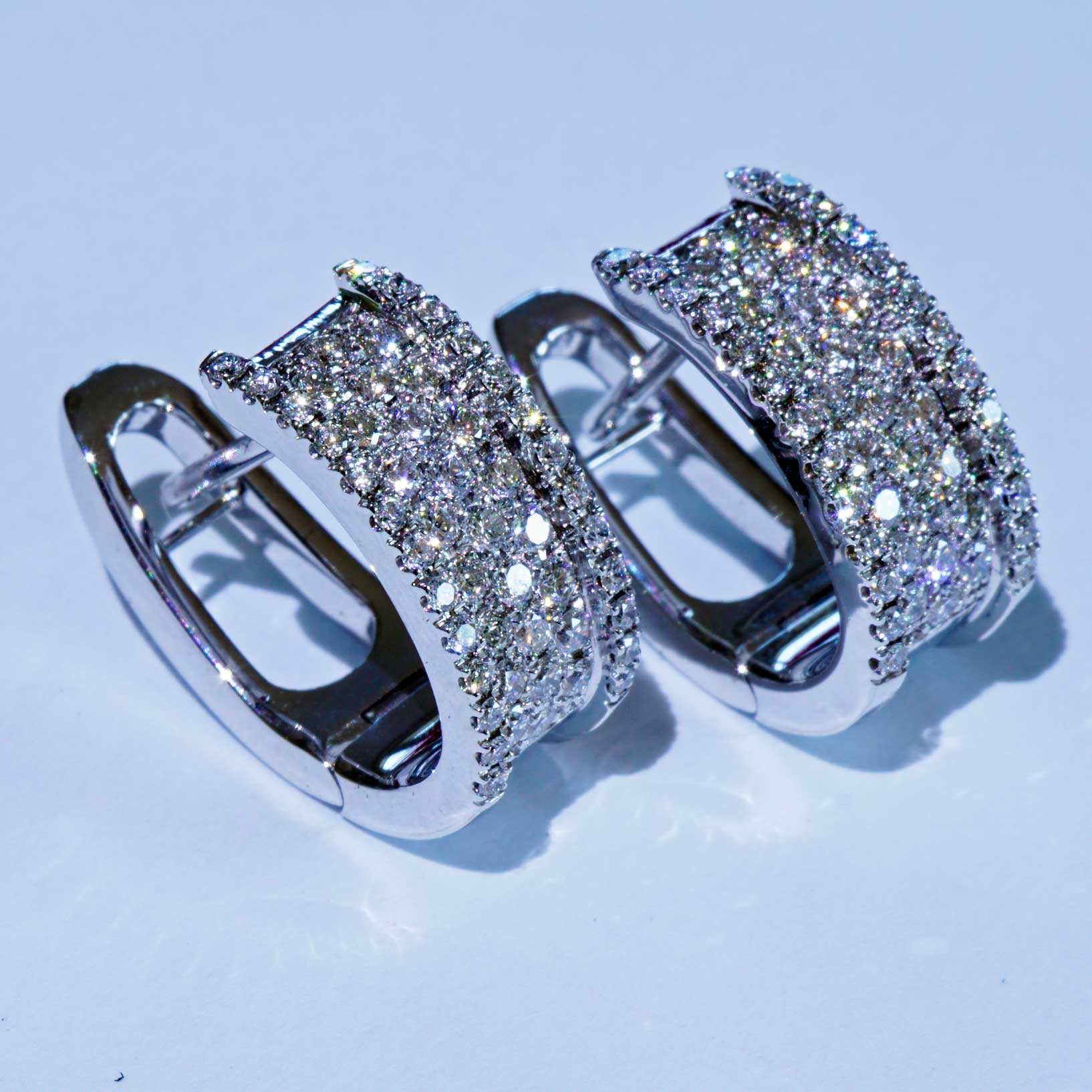 Brilliant three-quarter Hoop Earrings 0.69 ct 750 White Gold TW VS made in Italy very solid
