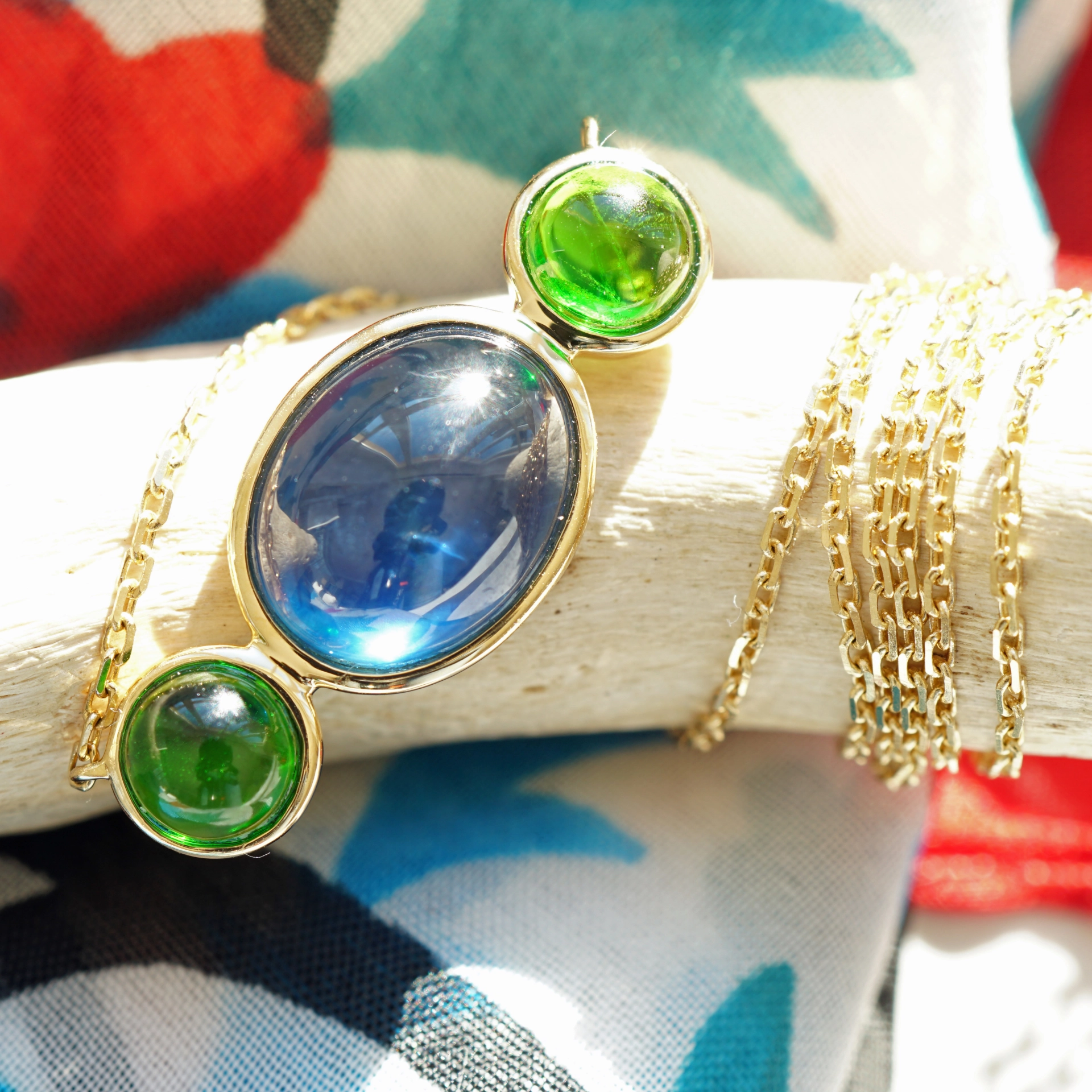 Saphire Diopside Cabochon Necklace 18 kt Yellowgold....great Colors
