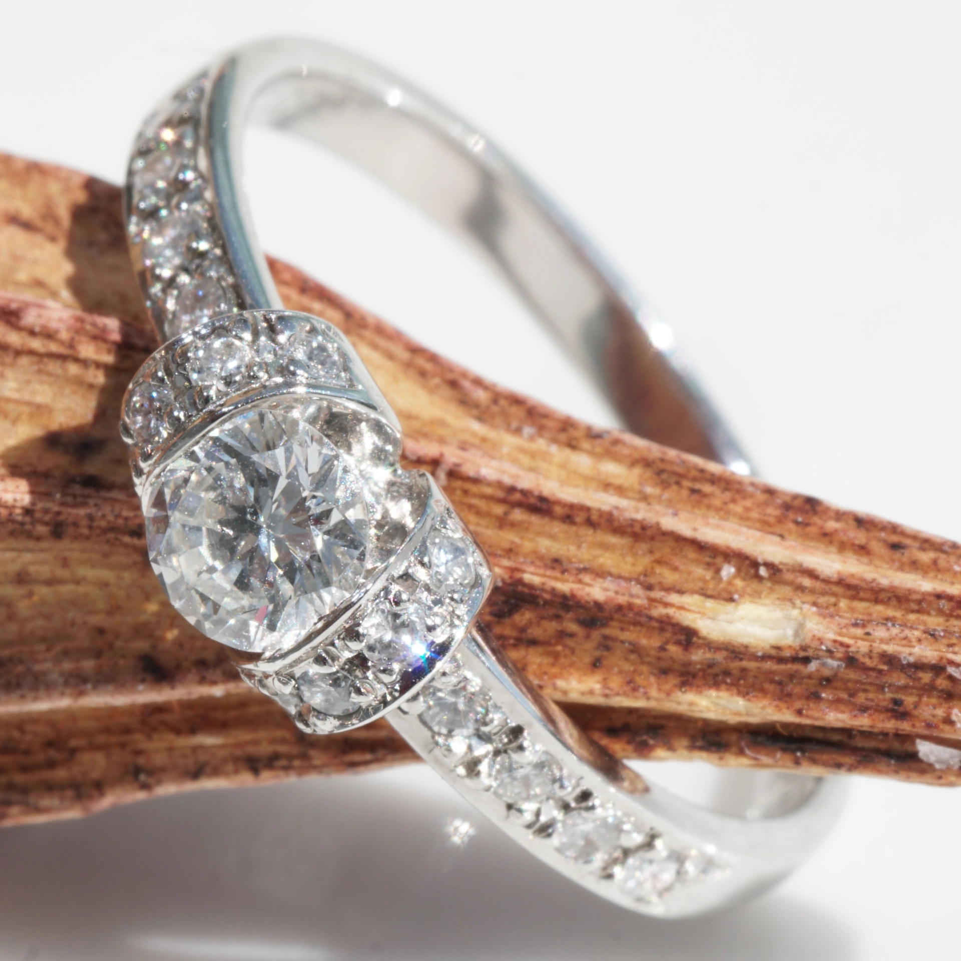Solitaire Brilliant Ring Platinum 900...such a great Diamond Fire