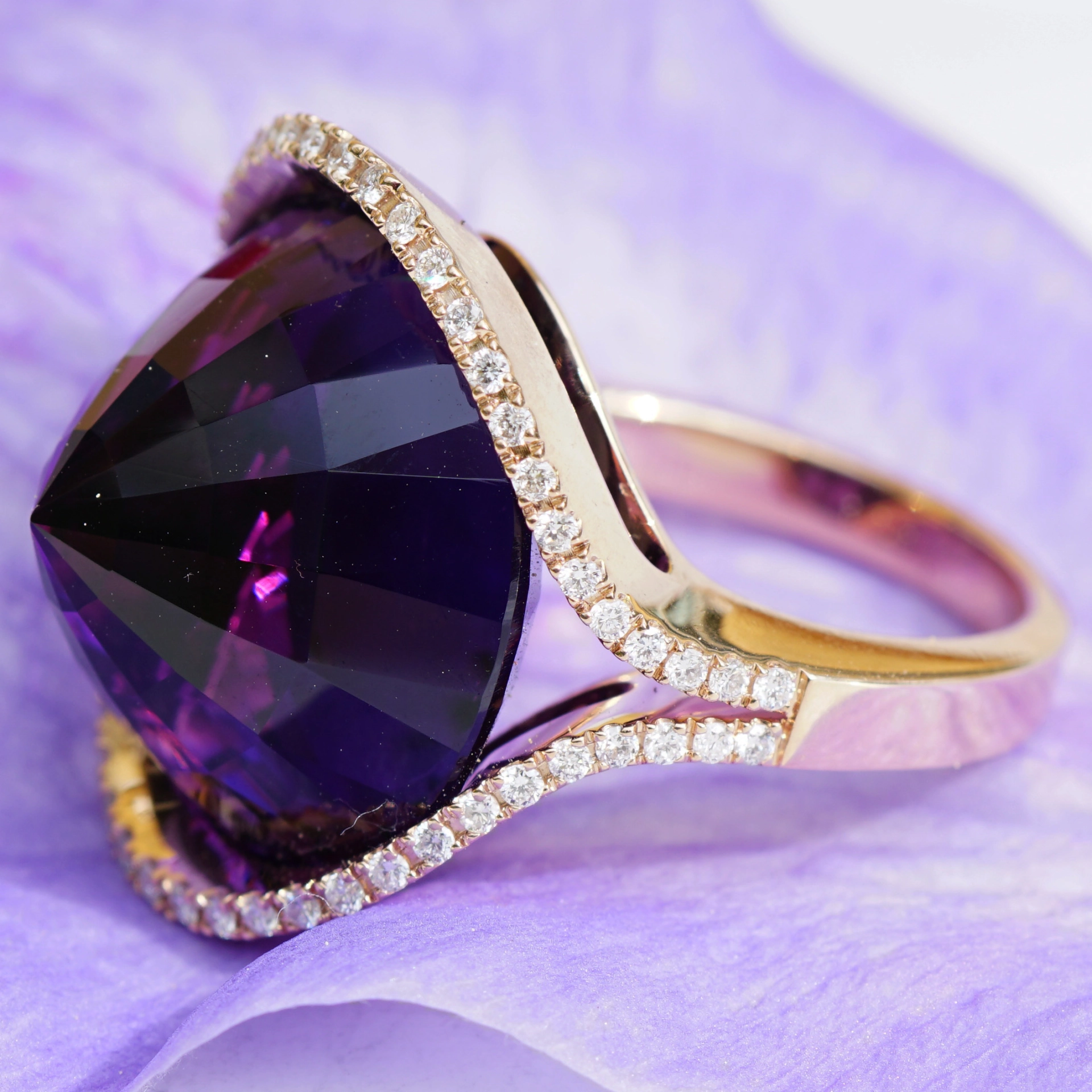 Amethyst designer ring 750 yellow gold designed in Valenza with certificate .. Italian attitude to life