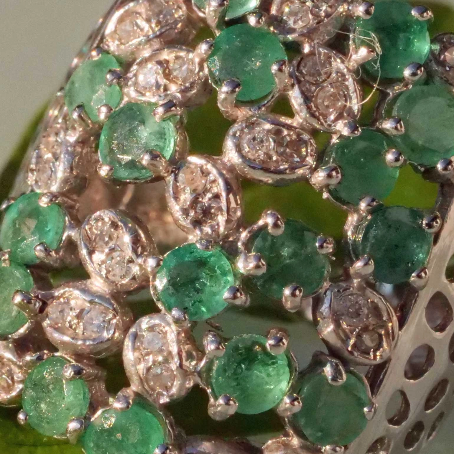 Representative Emerald Diamond Ring of a special kind 18 kt White Gold