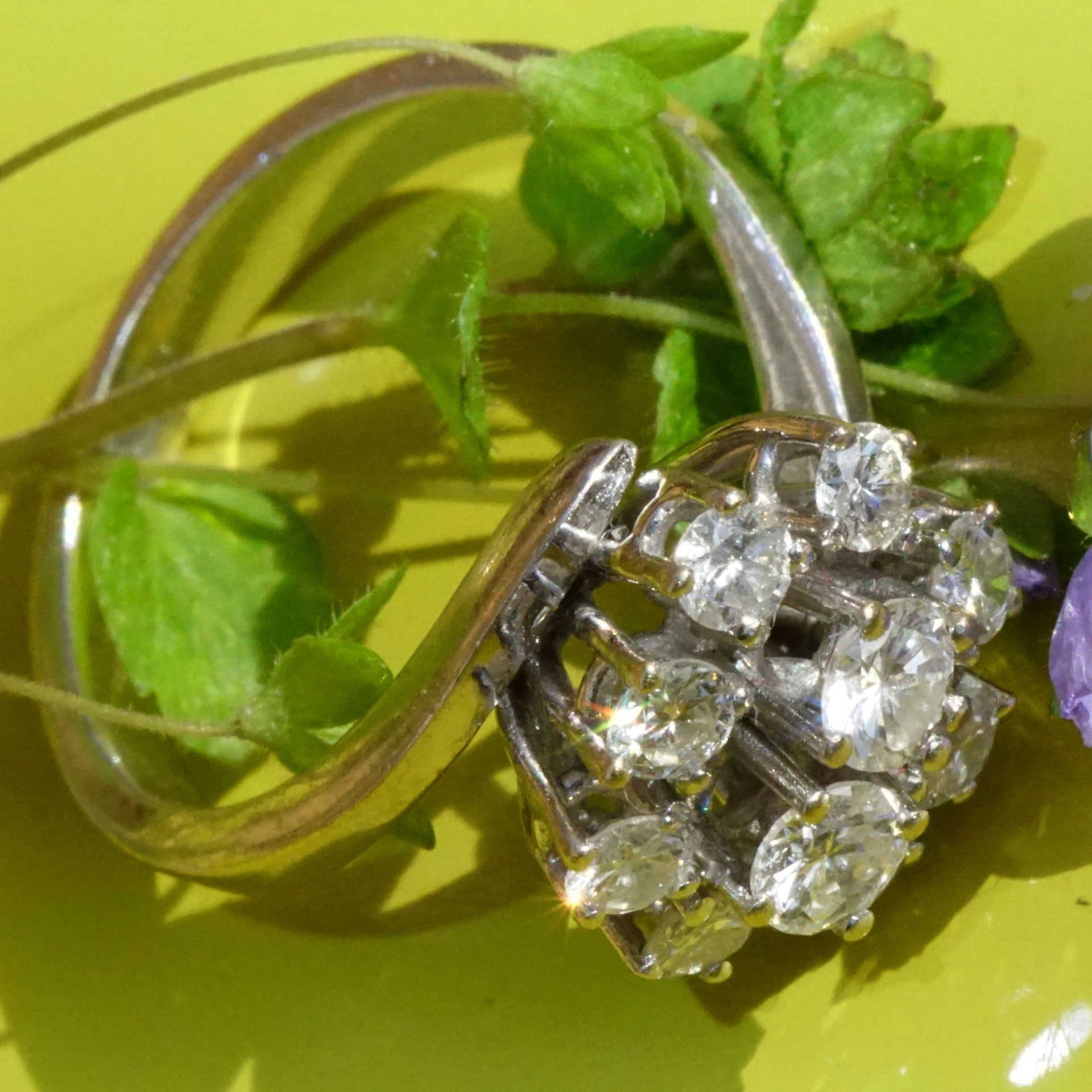 Brilliant Ring 1 ct Diamonds...what a charming Style