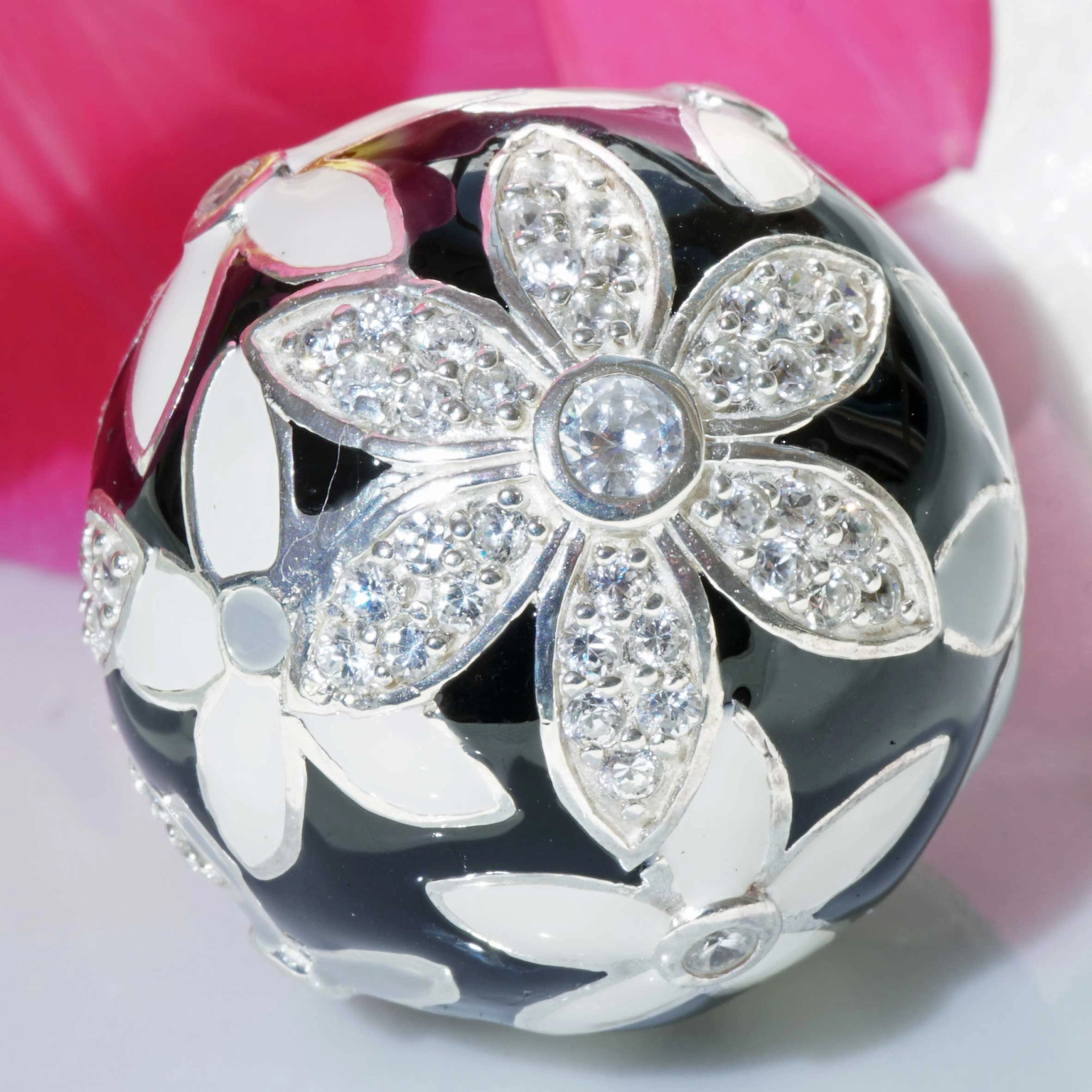 Chilango Pendant Faberge white black Flower with Circonia 925 Silver Enamel