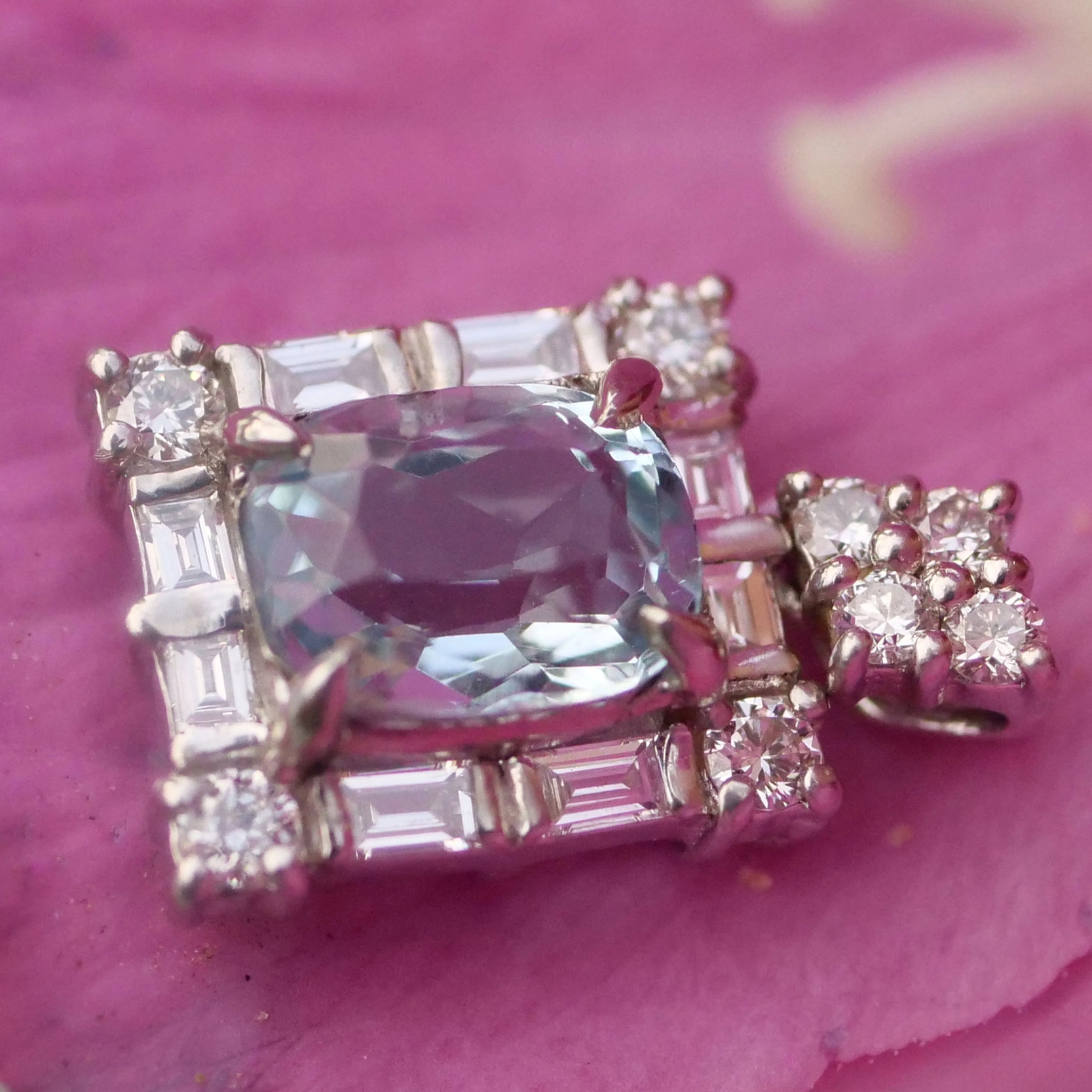 Platinium Aquamarin and Diamonds..a good Choice