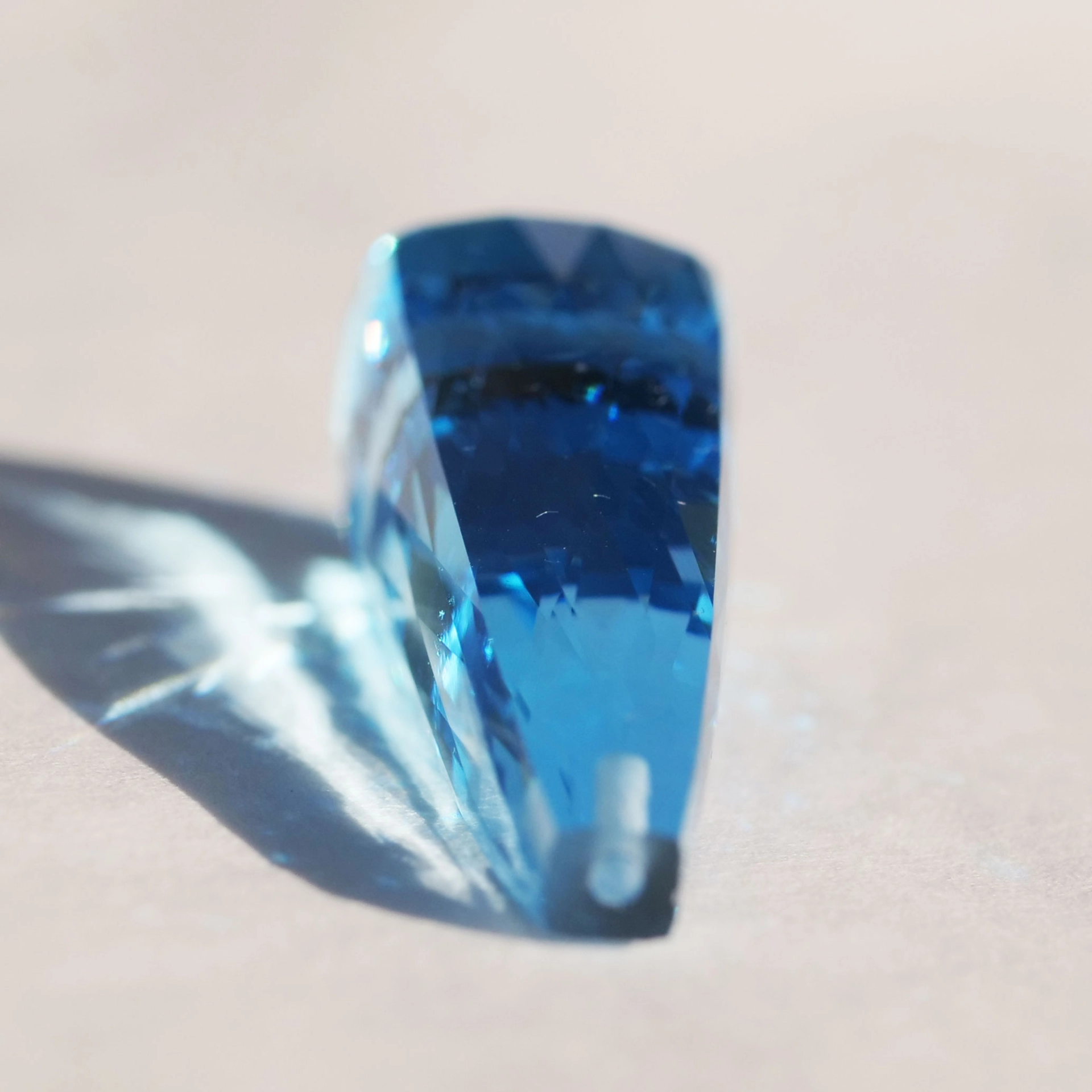 Bluetopas Tear Drop Swiss blue 28 ct very special