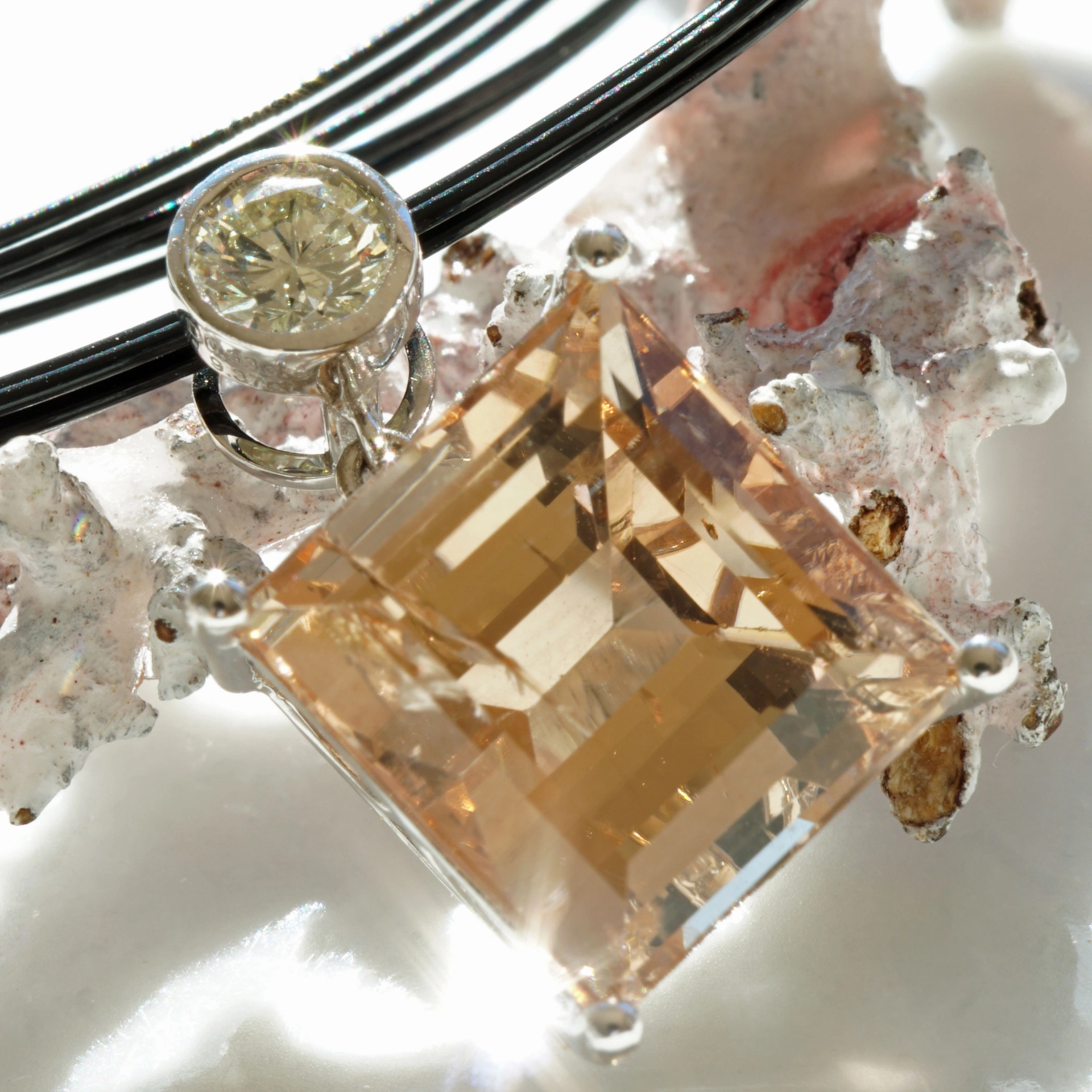 Morganit 9 ct...... amazing Color with IGI Diamond