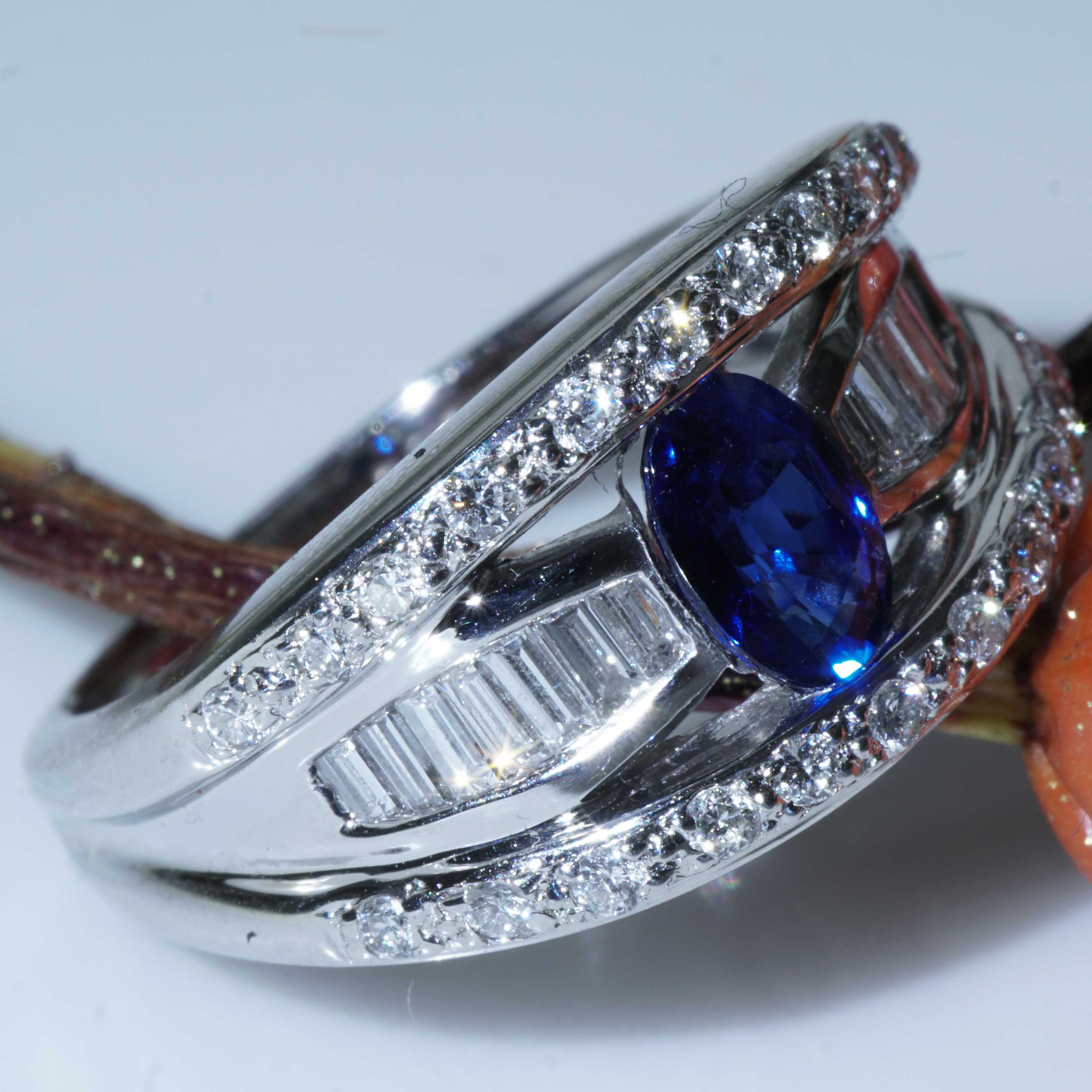 Sapphire Brilliant Ring 900 Platinum 0.65 ct 0.50 ct finest Sapphire and brilliant-cut Diamonds in Platinum