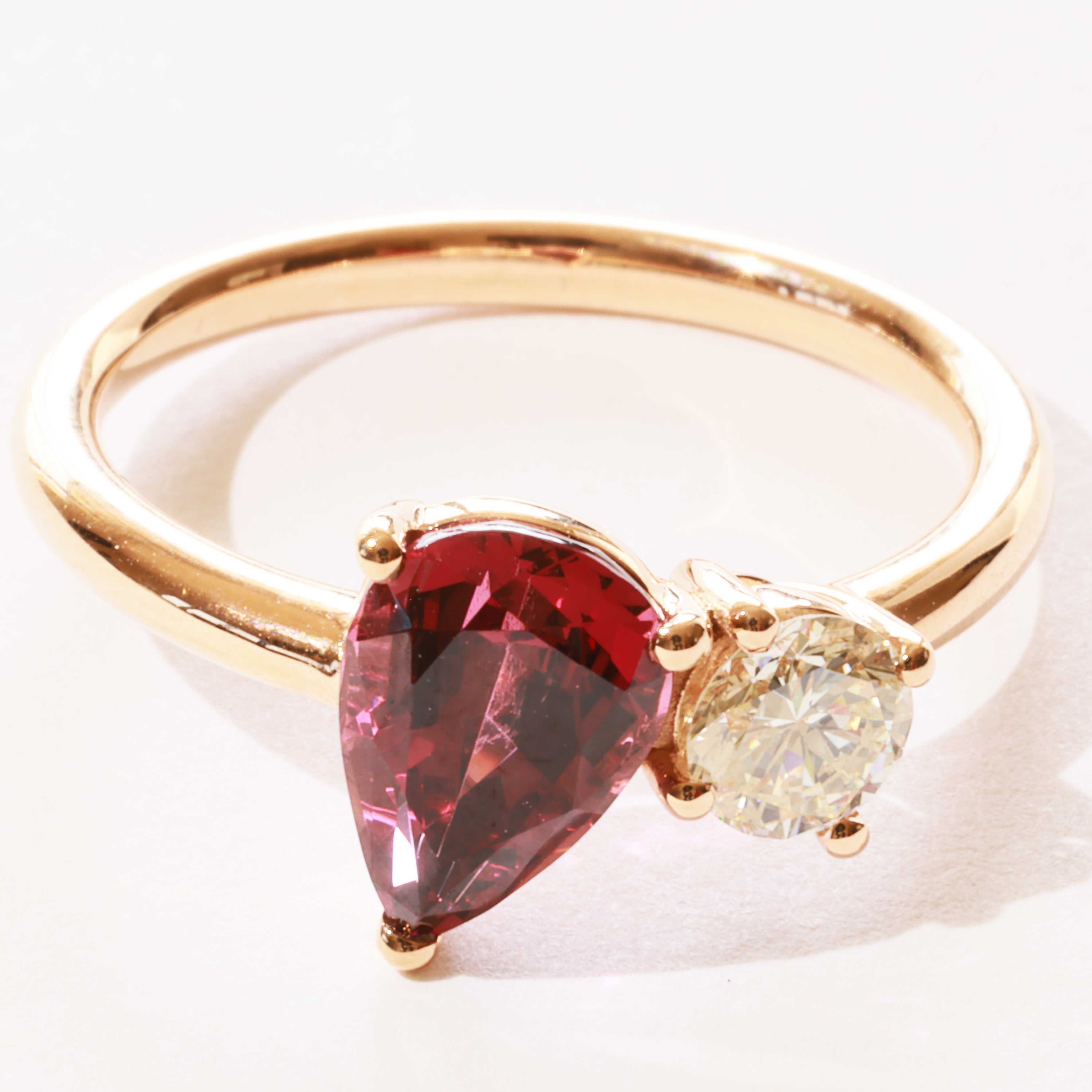Rhodolite Brilliant Ring 750 Rose Gold 1.67 ct 0.25 ct Great Design to combine as a Peg Ring