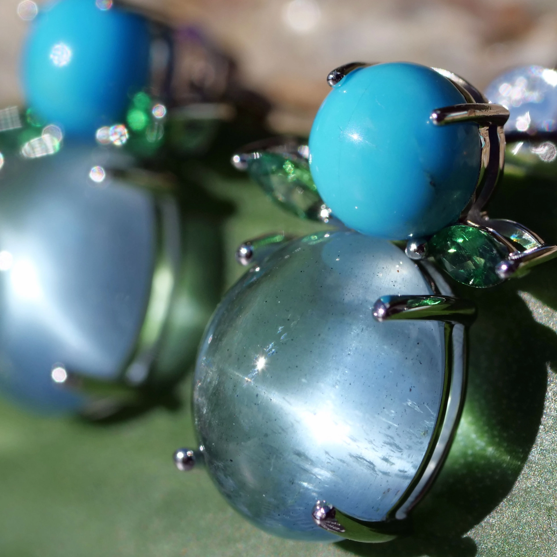 Aquamarin Turqouise Dematoid Earrings 18 kt Whitegold .....little Angels
