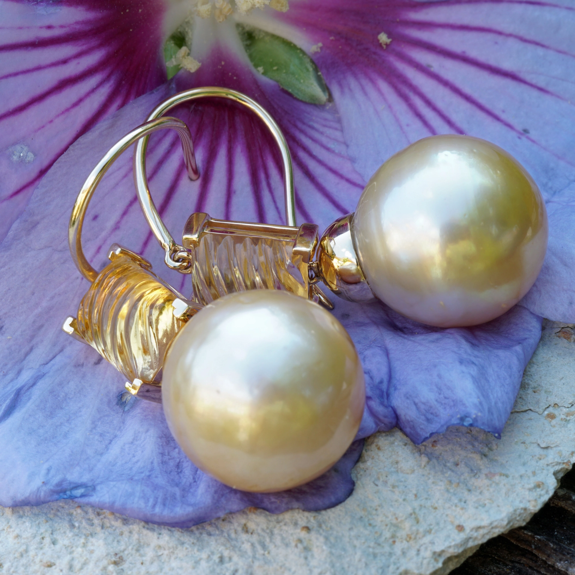 Citrin Southsea Pearl Earrings 18 kt Gold 41 x 15,5 mm ....quite huge