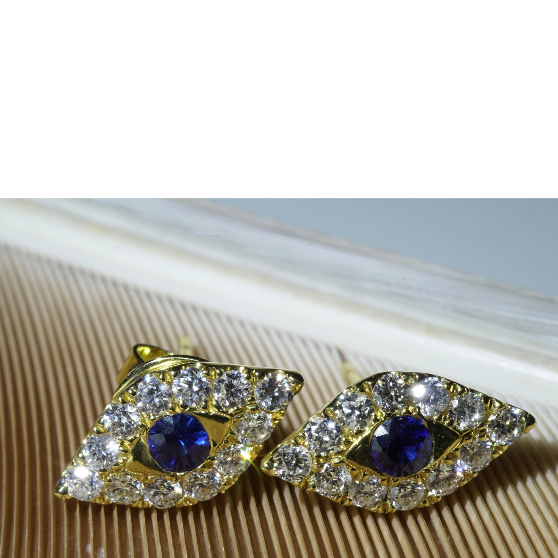 Just a nice Shape...Navette Earrings 18 kt Gold fine Gems