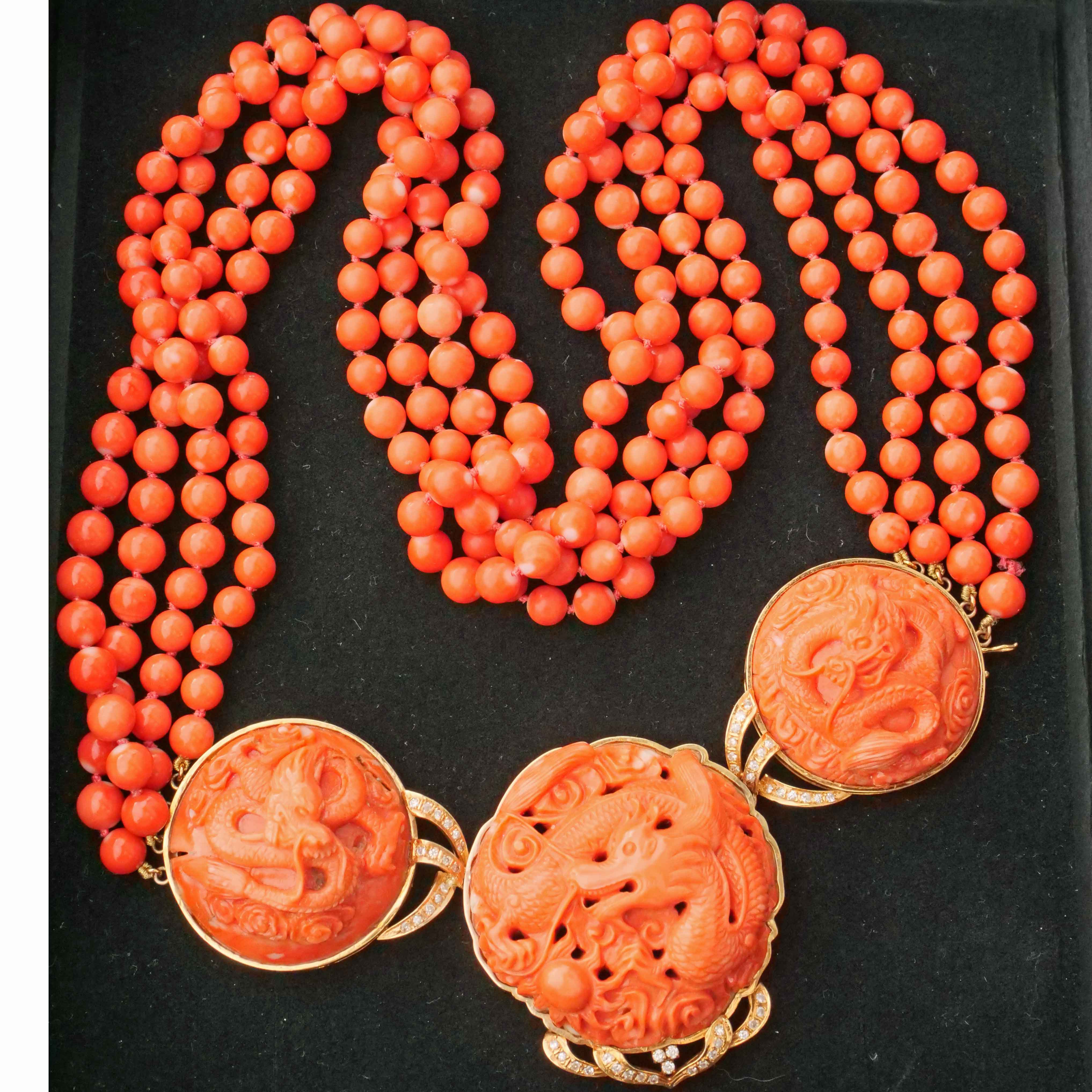 Coral Brilliant Necklace around 1980 with carved Dragon Motifs and four-row Coral Ball Chain