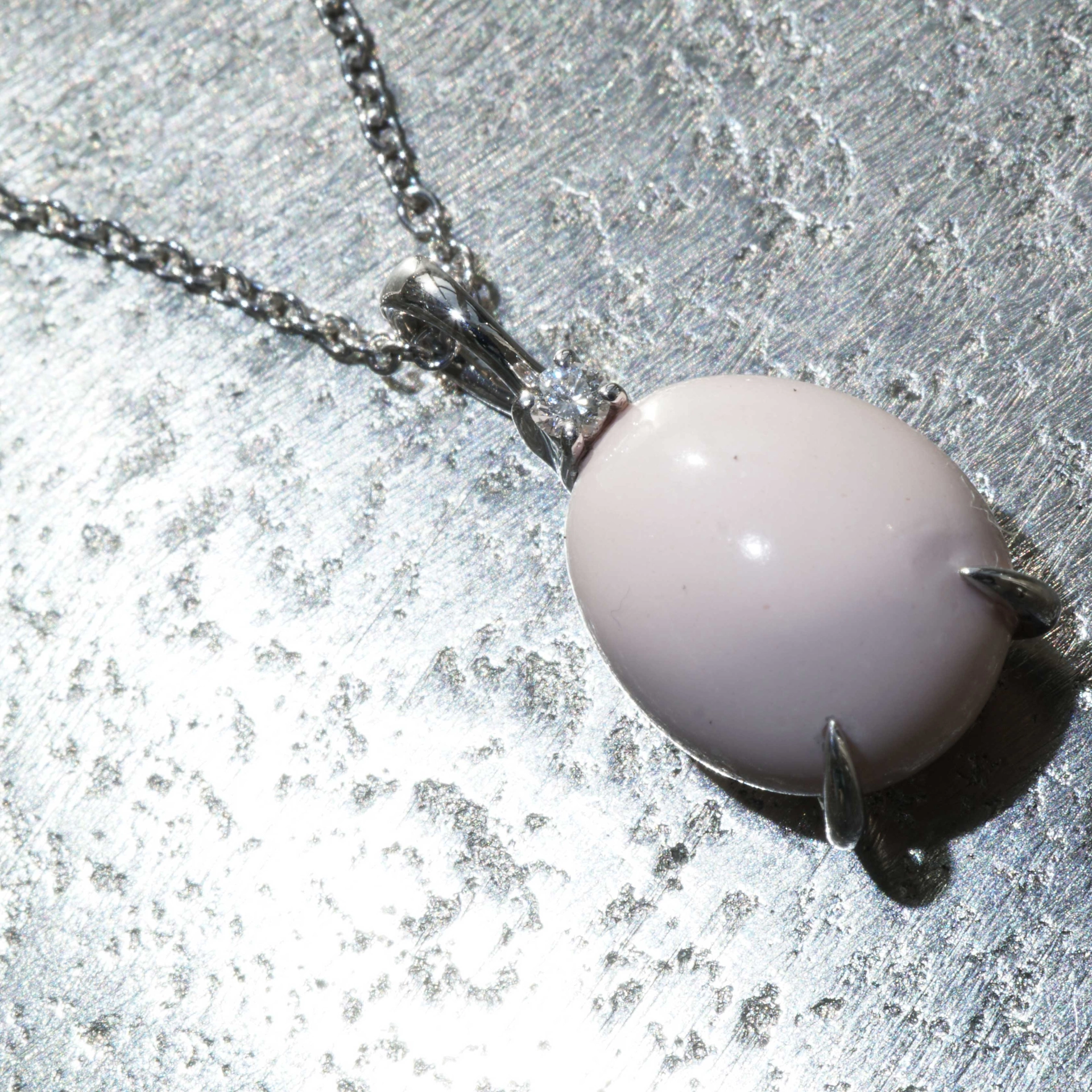 Drop Pendant...soo sweet...with coral and Diamond...made in Italy