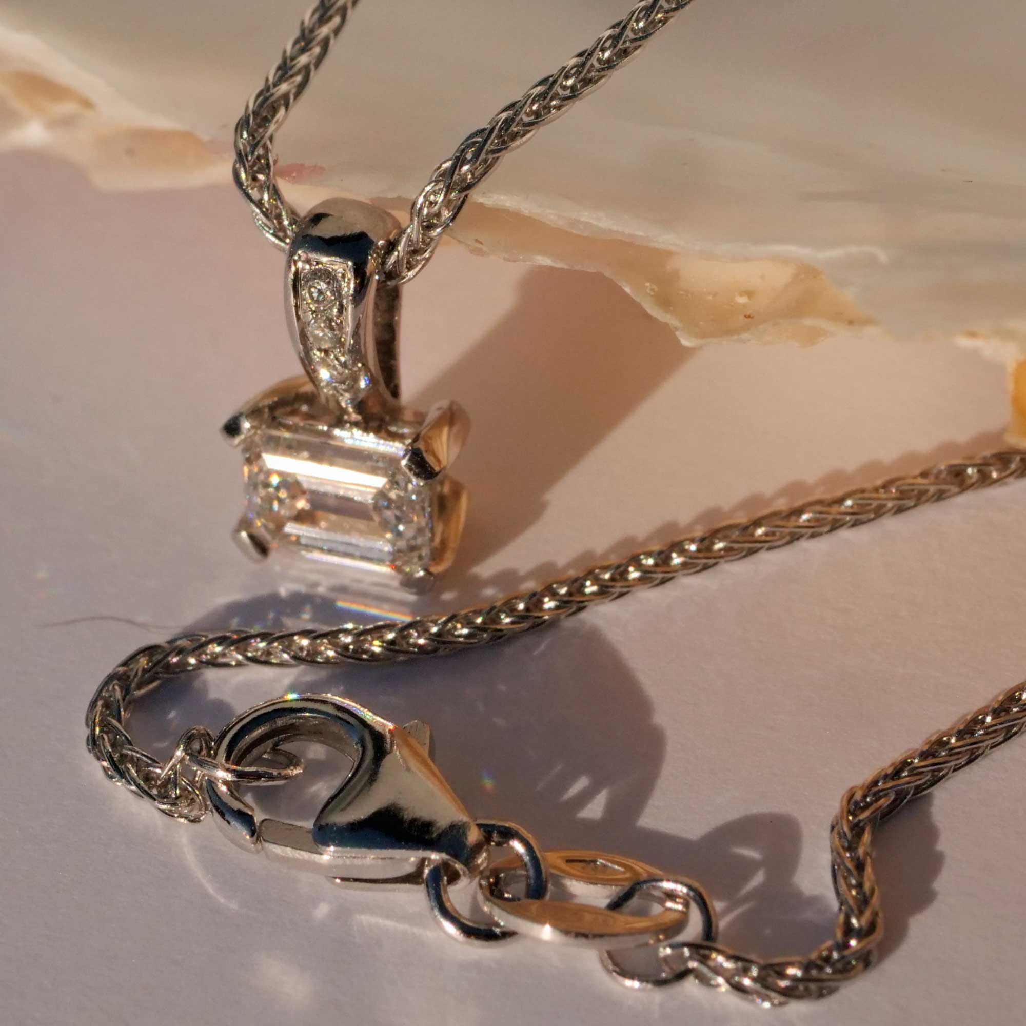 Emeraldcut Diamond Pendant with Chain 0.525 ct F VS2 Silhouette Bentner GIA Certificate 750 White Gold