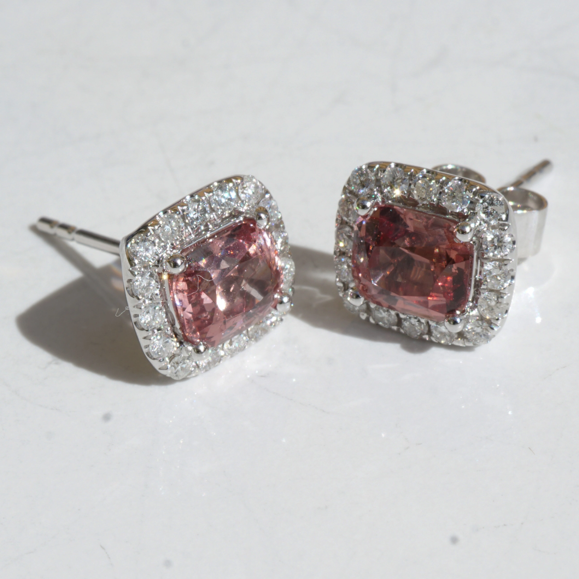 Spinell Mogok Brillant Ohrstecker AAA 9 x 8,5 mm W / VS-SI 750er Weissgold Top Farbe Pfirsich