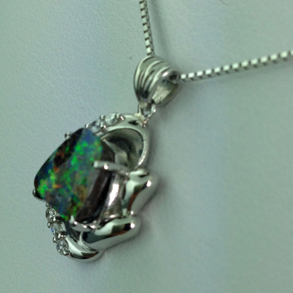 Boulder-Opal-Brillant-Anhänger, 900er-Platin-m.Kette in 850er-Platin