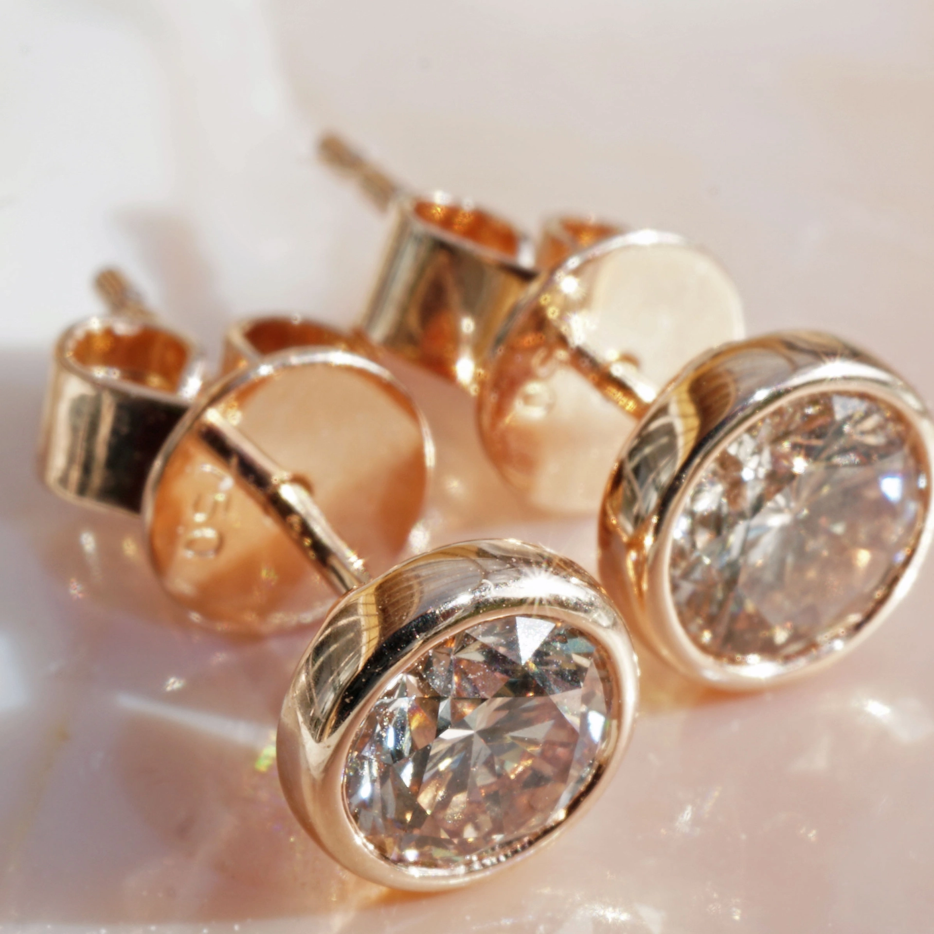Solitaire Diamond Stud Earrings with great Brilliance 1.04 ct  brown SI 18 kt Rose Gold
