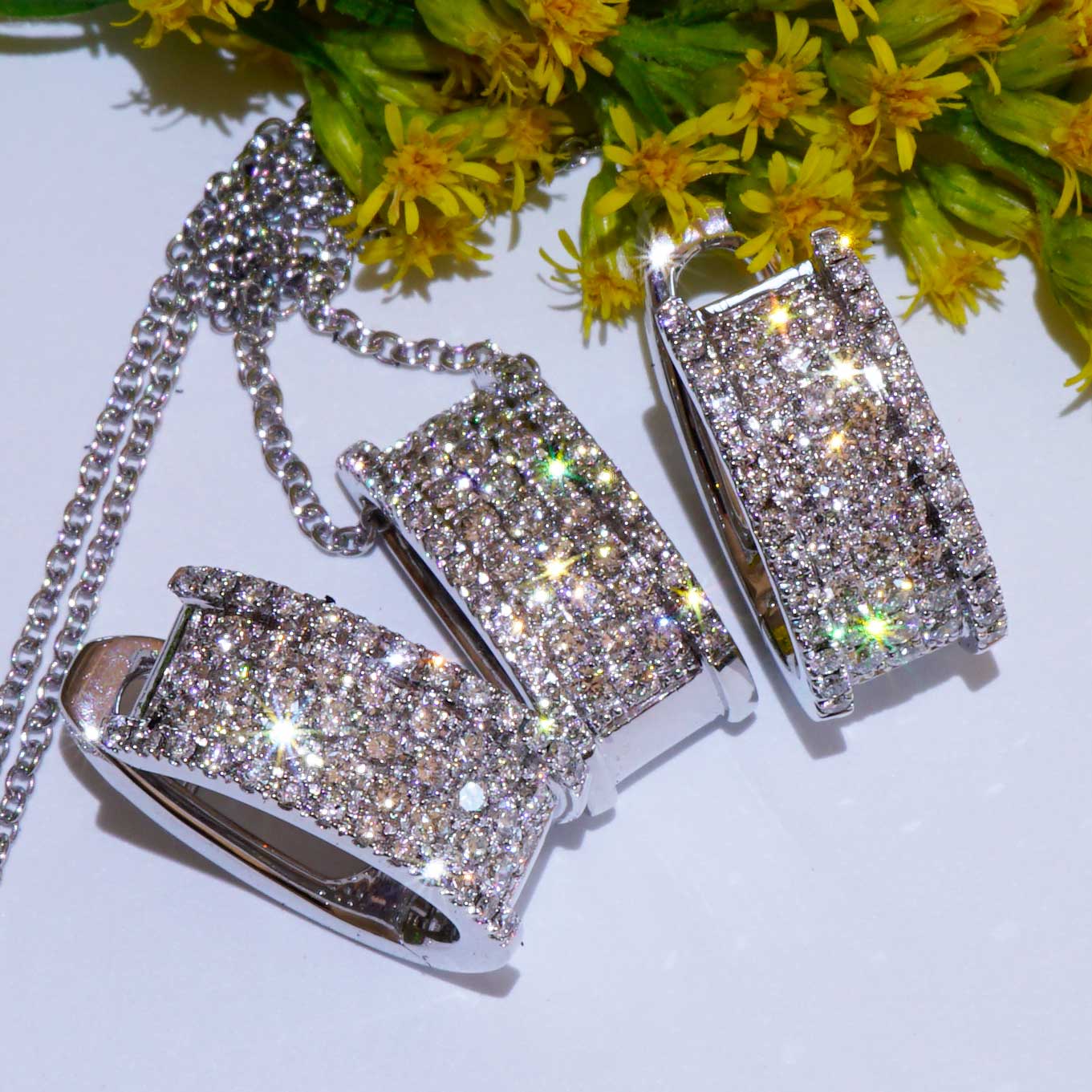 Brilliant Necklace 0.35 ct TW VS White Gold 750 Modern Design.... Carrying is fun !!