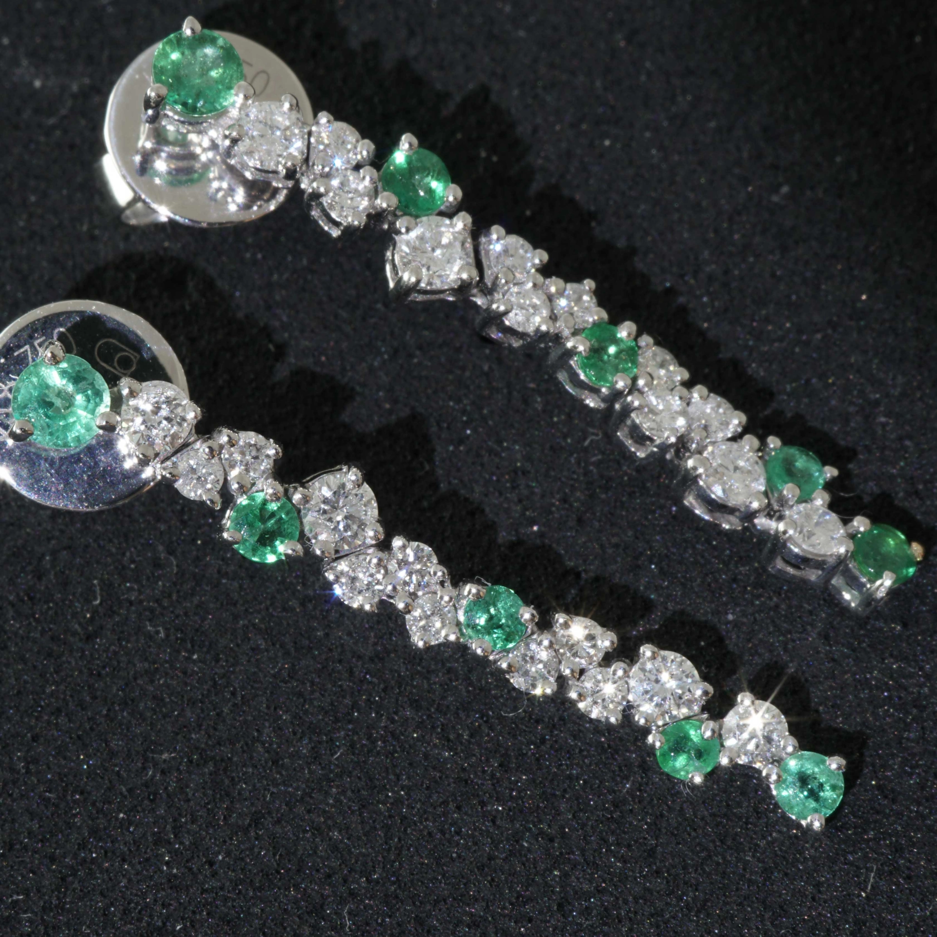 Emerald Brilliant Earrings 18 kt White Gold...for a glorious Appearance