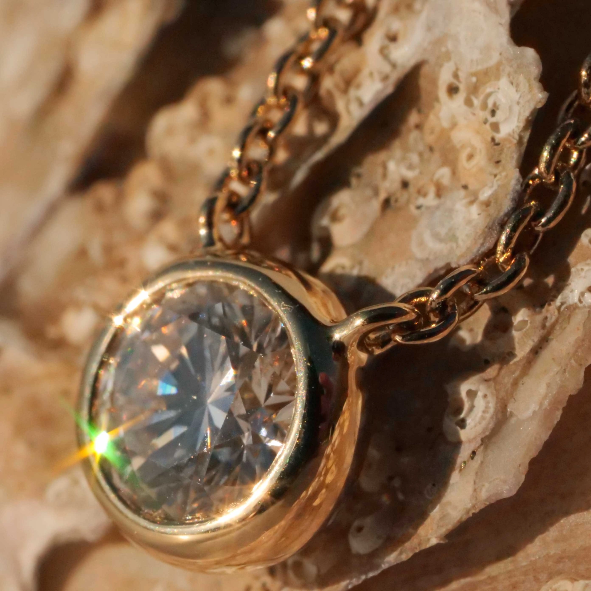 Brilliant Necklace 0.50 ct E (very fine white) / SI1 (small inclusions) with GIA report 18 kt Gold