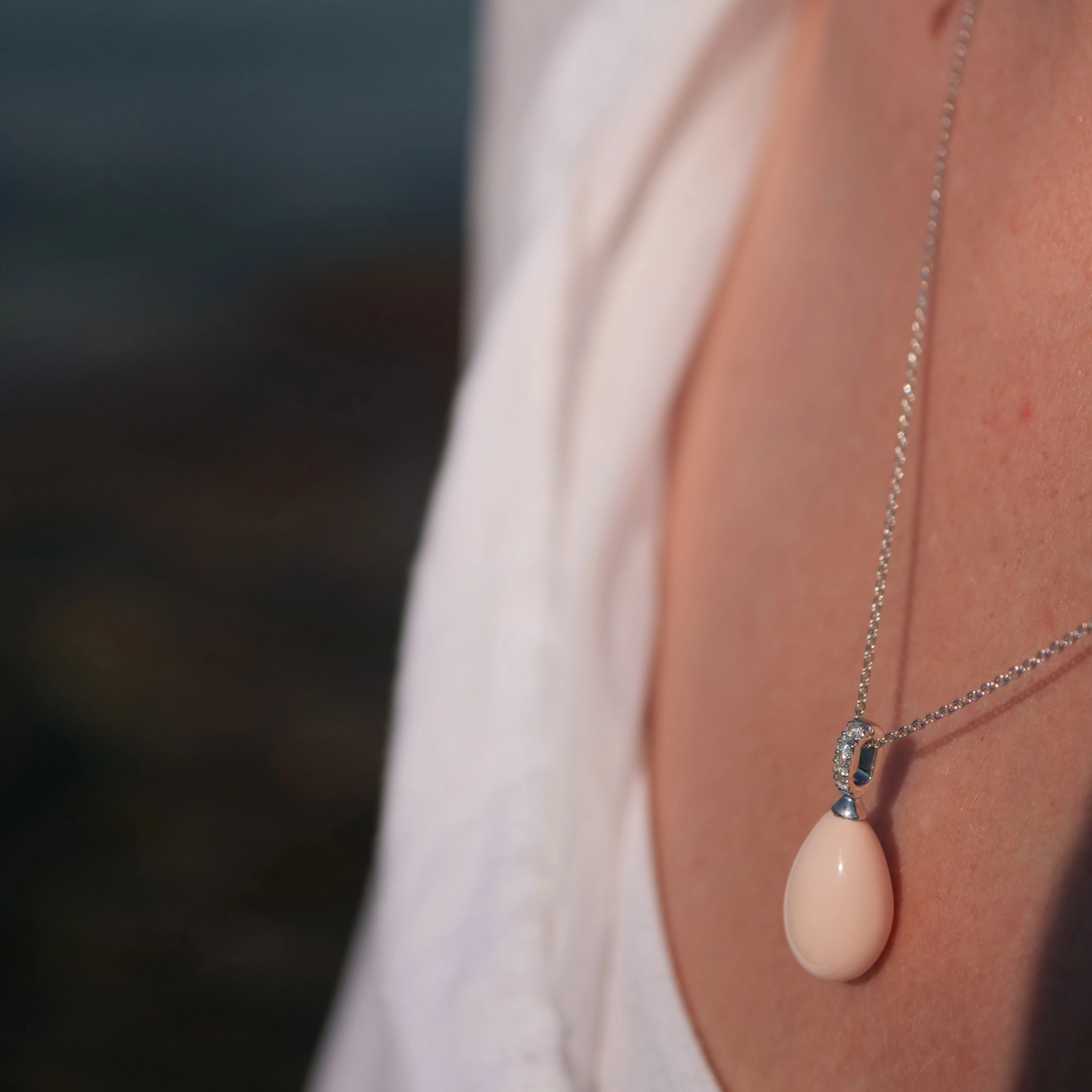 Fine Angel Skin Drop Brilliant Pendant with Chain 18 kt White Gold...sooo elegant