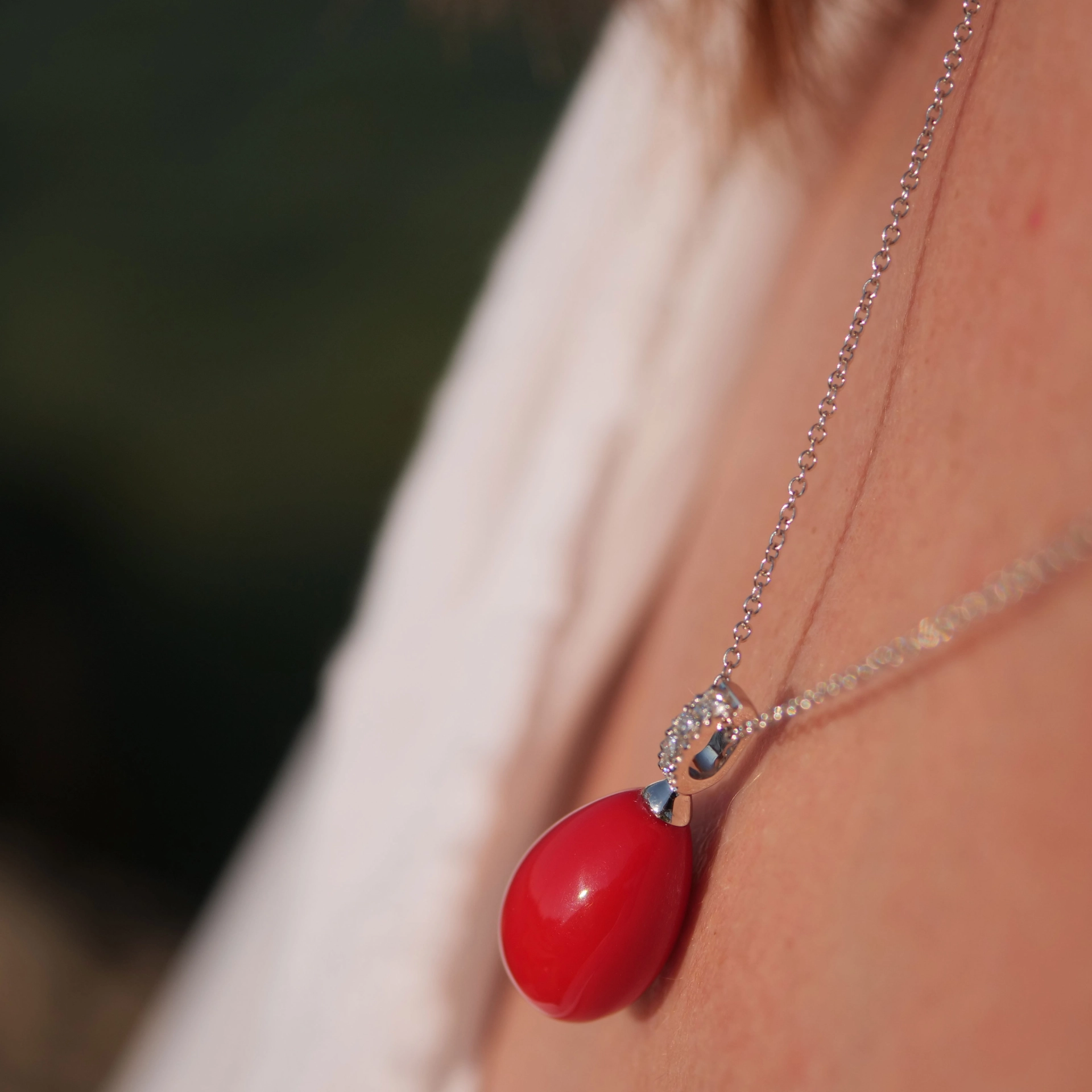 Fine Sardegna Drop Brilliant Pendant Chain 18 kt White Gold...sooo elegant