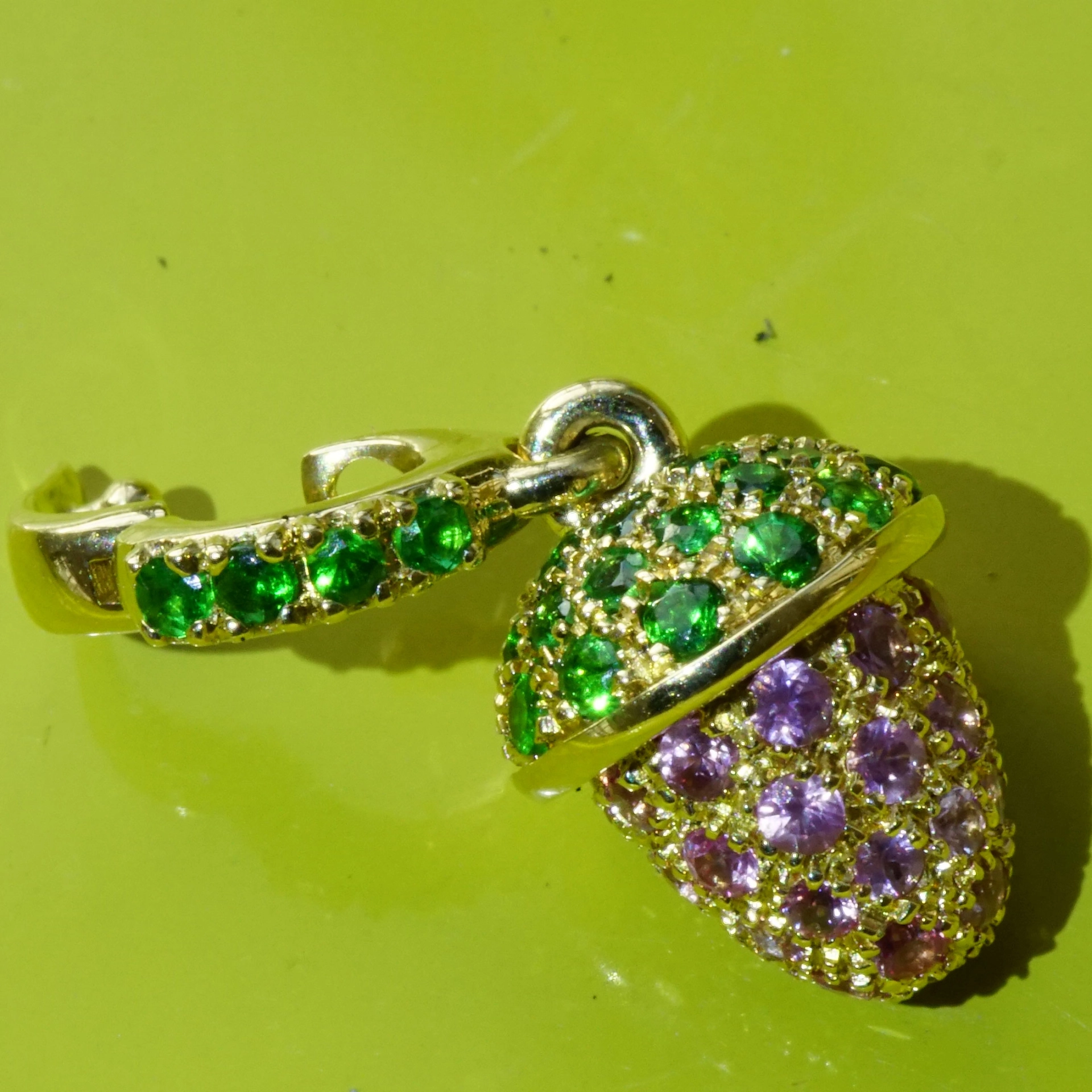 Tsavorithe Saphire Drop Pendant 18 kt Yellowgold.......sooo cute