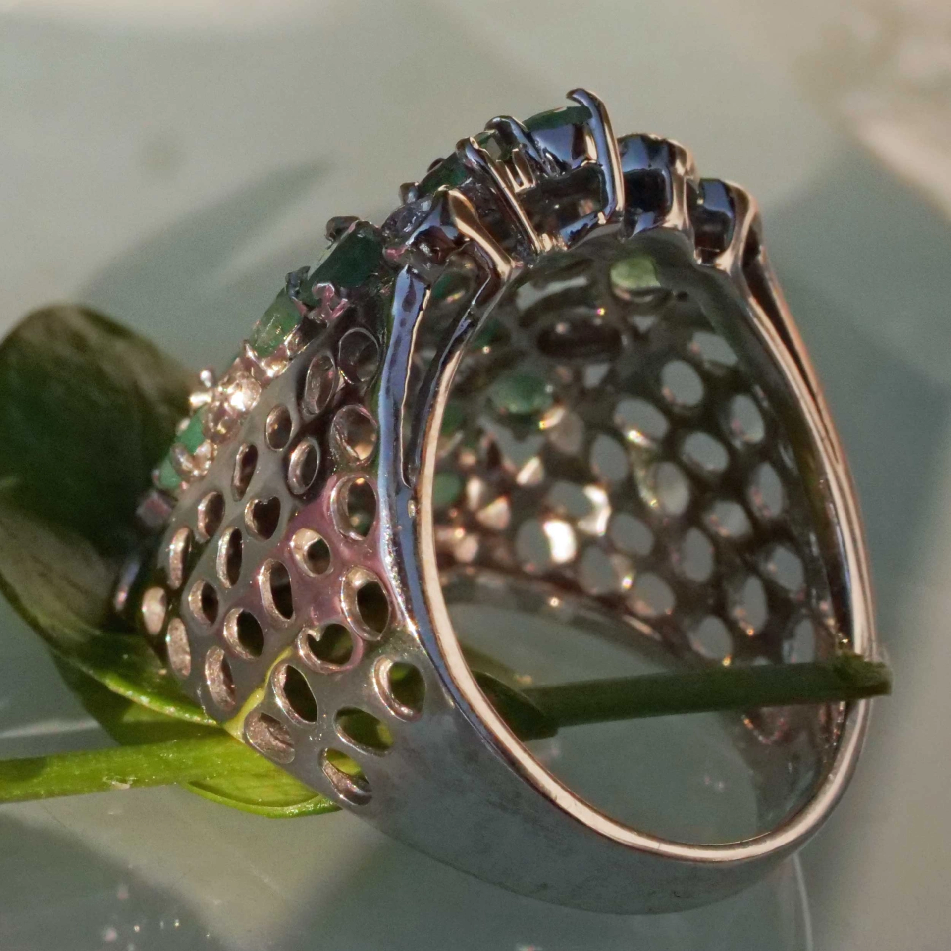 Representative Emerald Diamond Ring of a special kind 18 kt White Gold