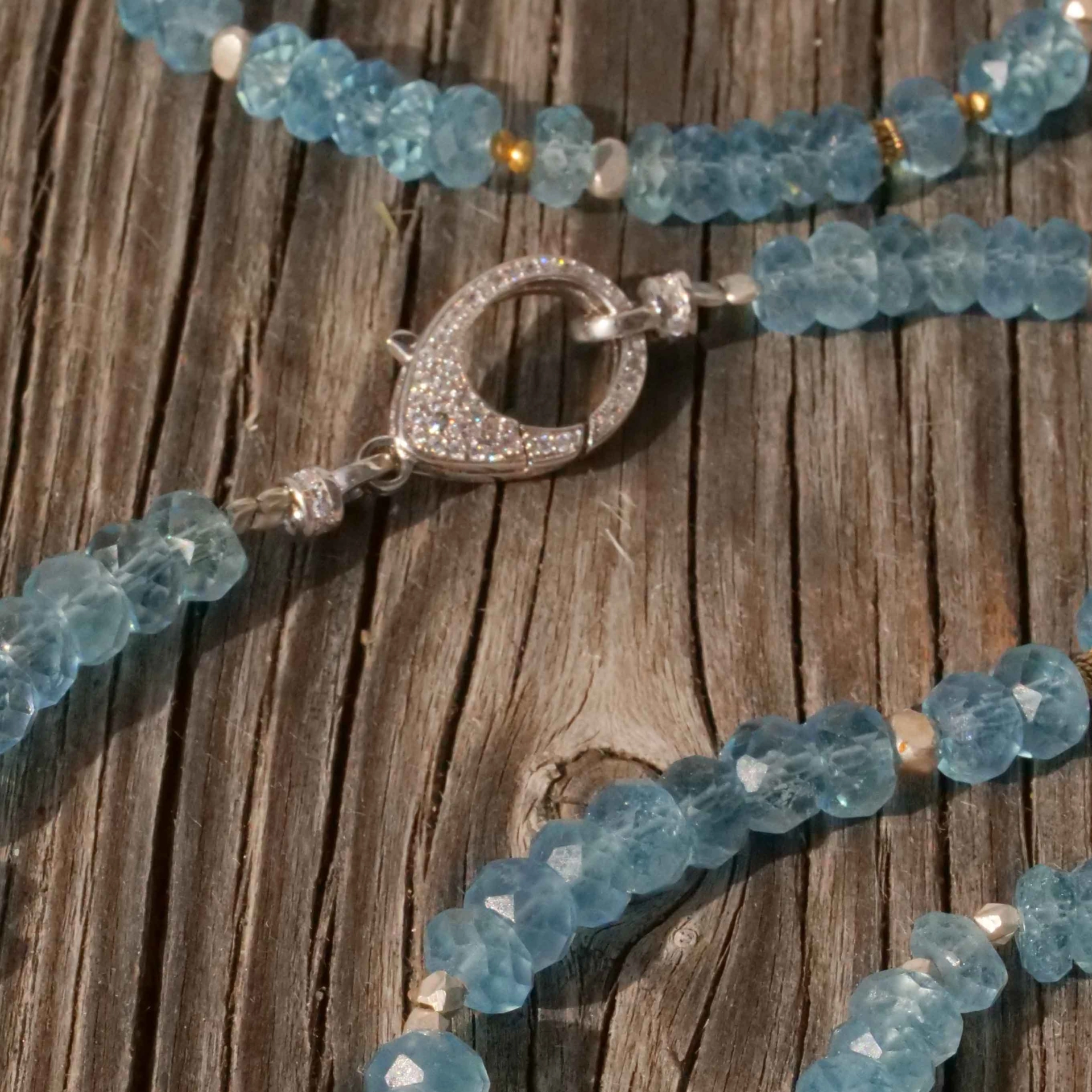 Aquamarin Necklace with handmade Balls in 900er Finegold and silver...so pretty