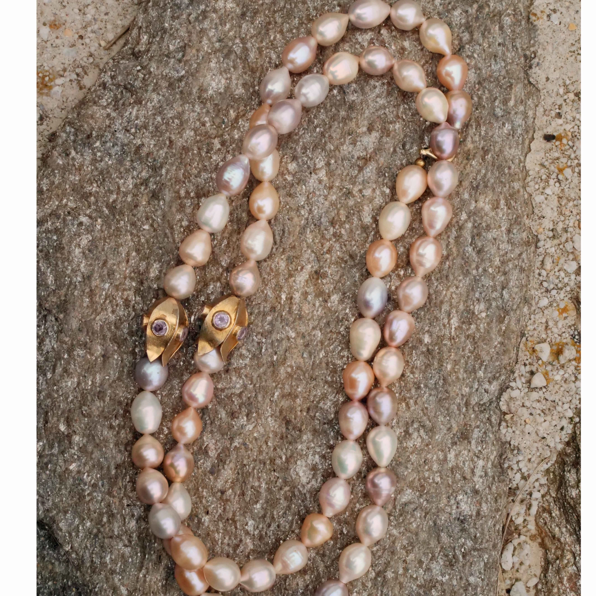 Baroque multicolor Pearl Necklace with tulip shaped Elements..... what a Summer Jewelry