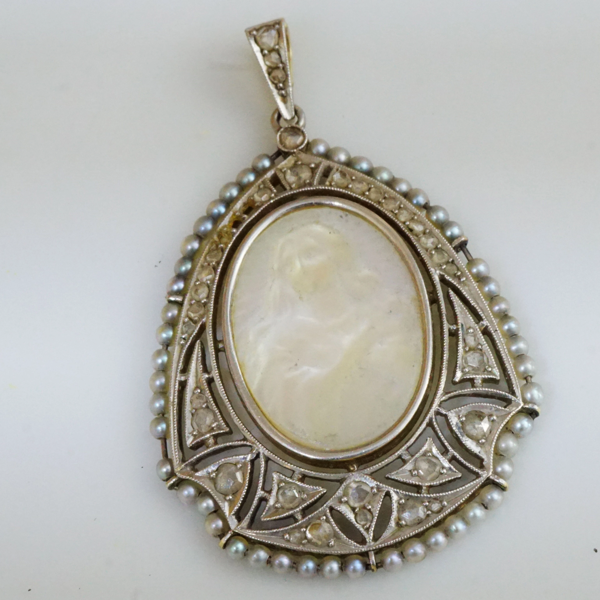 Original Art Nouveau Pendant in Platinum Yellow Gold around 1920