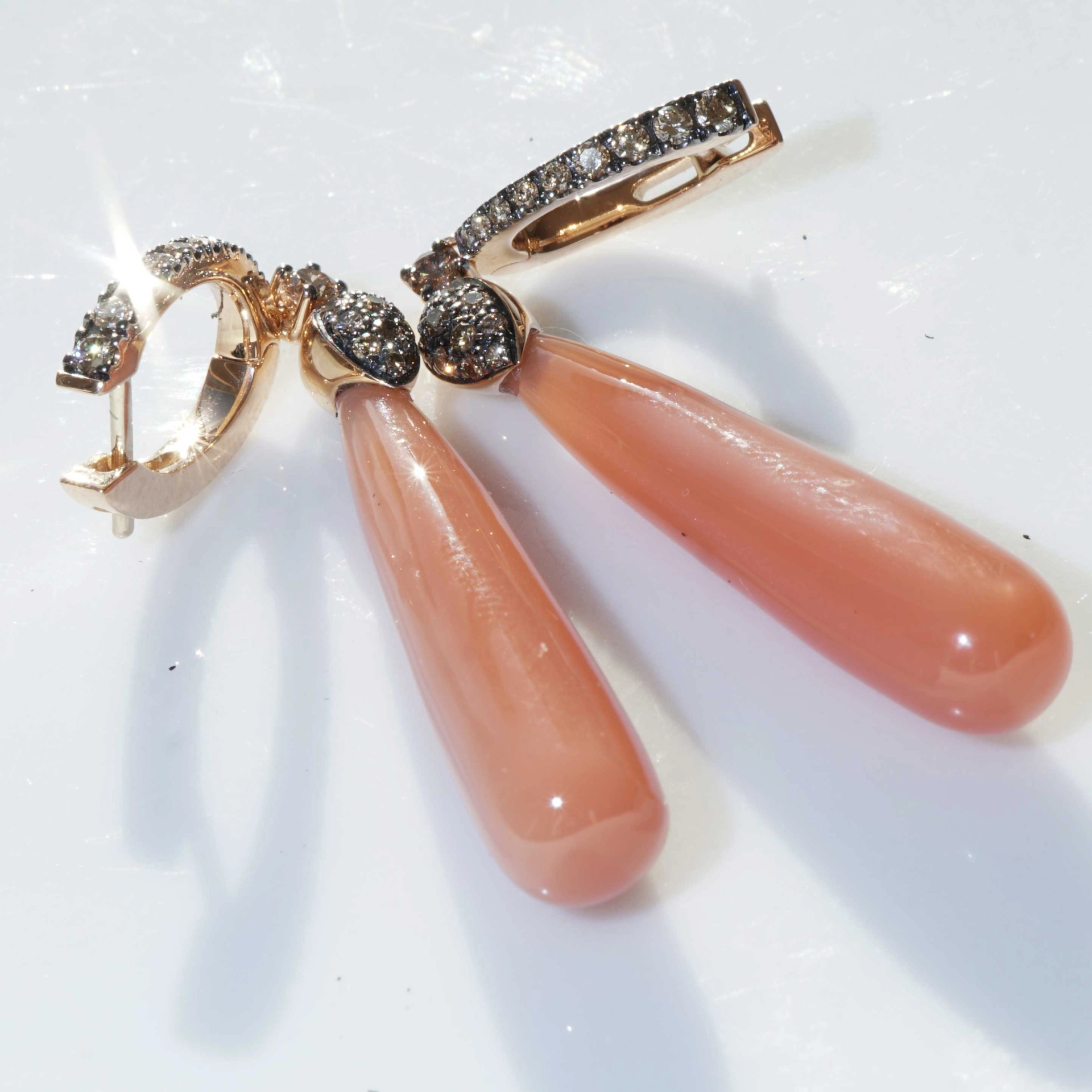 Moonstone Brilliant Earring 18 kt Rosegold stunning Design