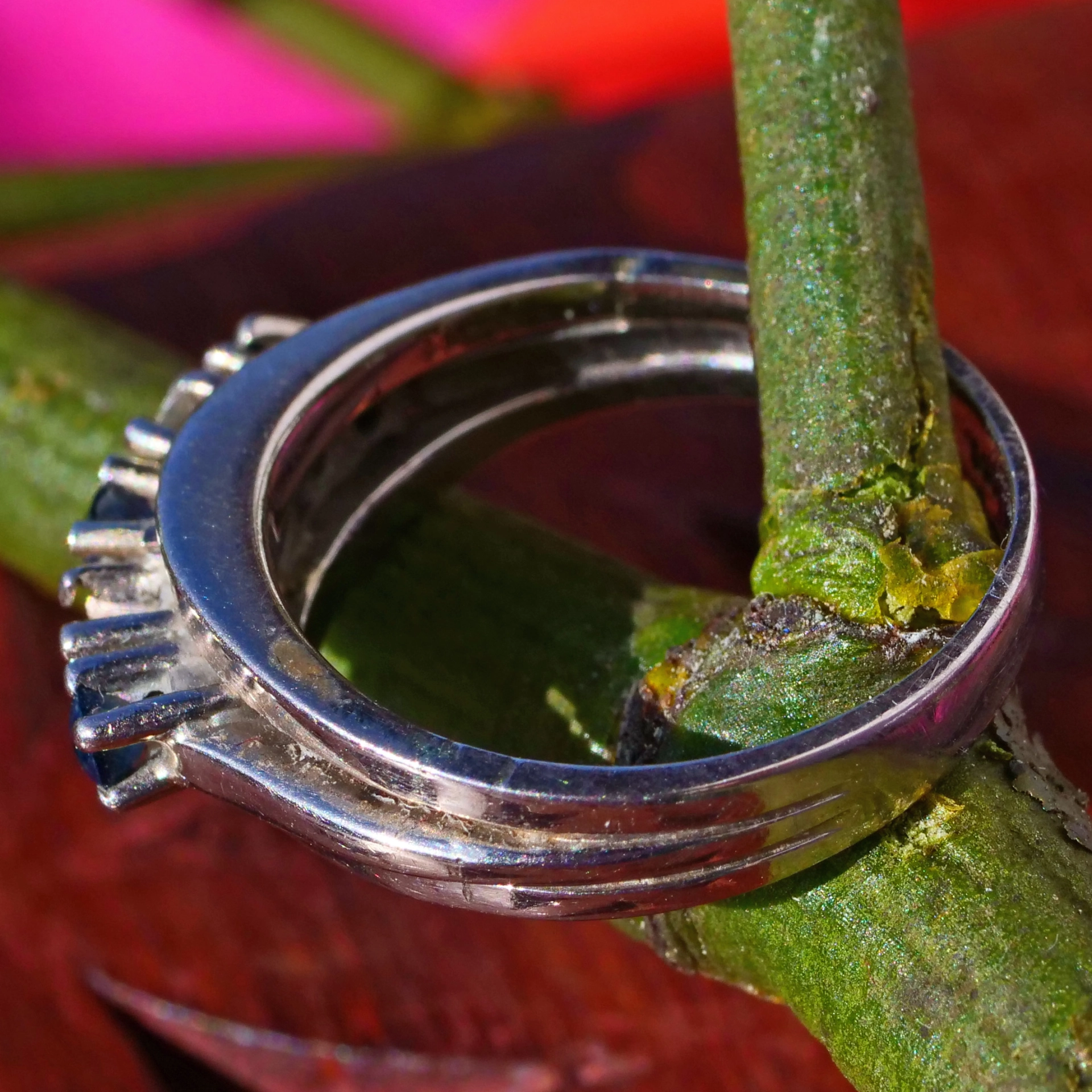 Vintage Ring 14 kt Whitegold with Saphire