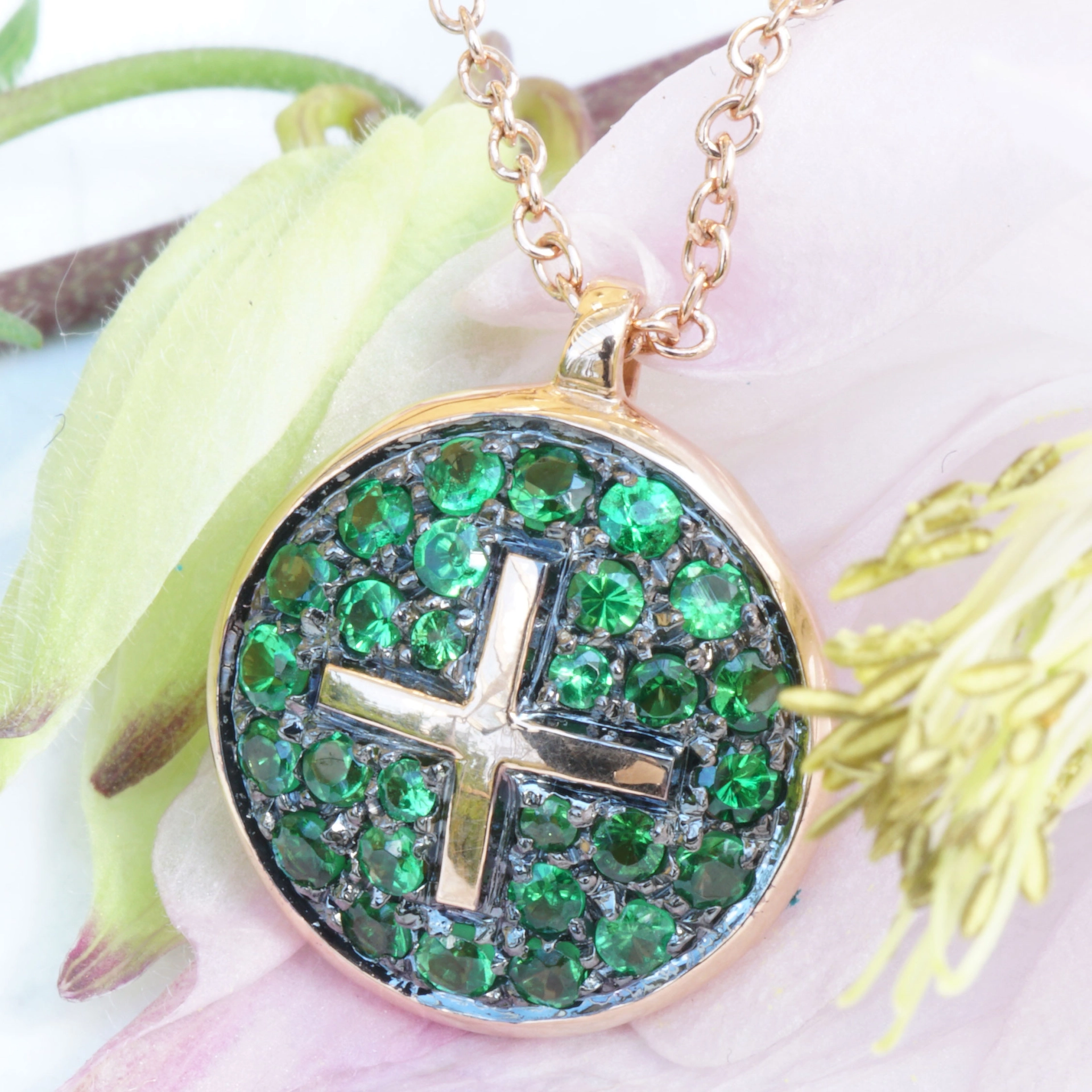 Tsavorith Cross Pendant with Chain 750 Rose Gold...what a Color