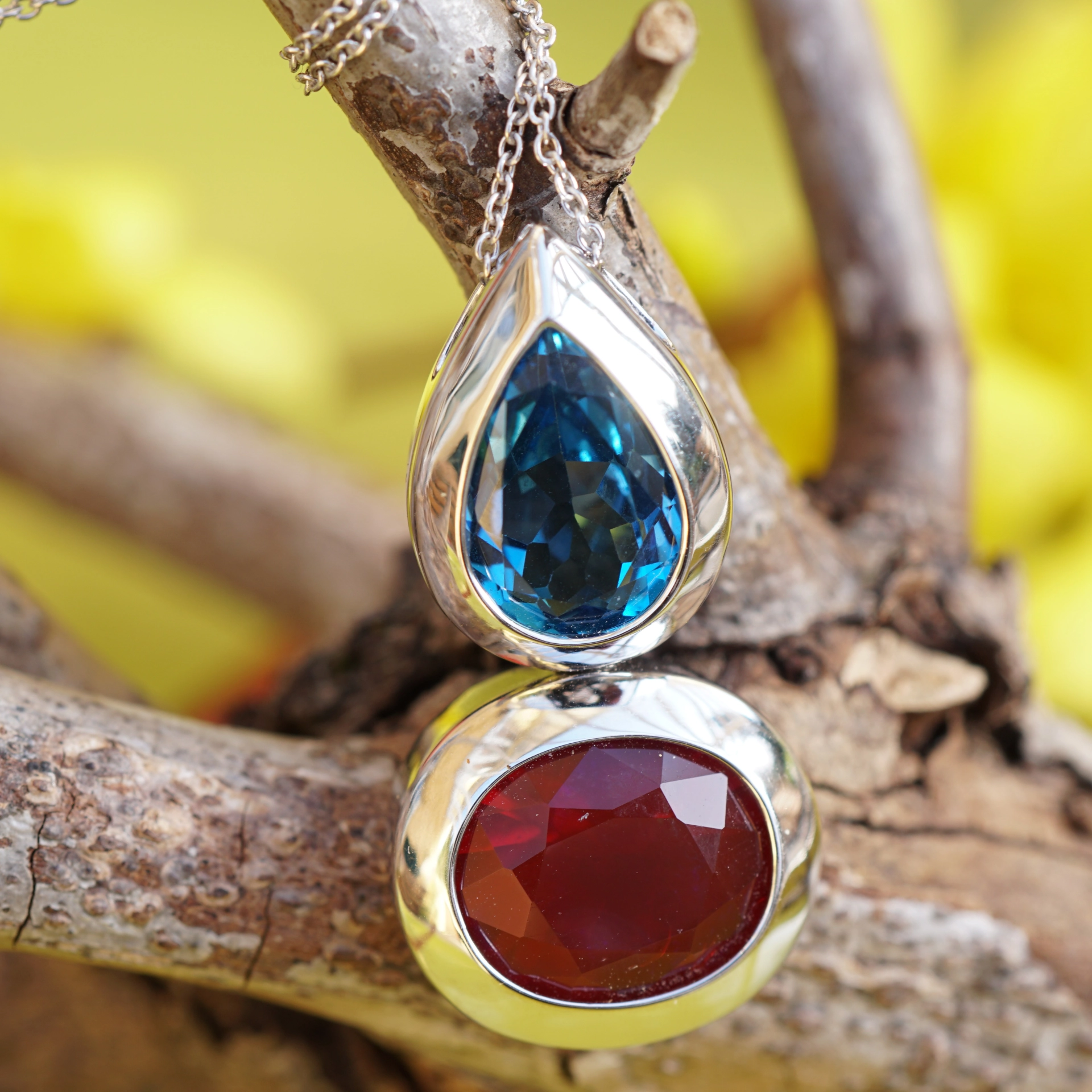 Feueropal Topas Anhänger mit Kette 31 x 16 mm 750er Gold 3.27 und 3.86 ct