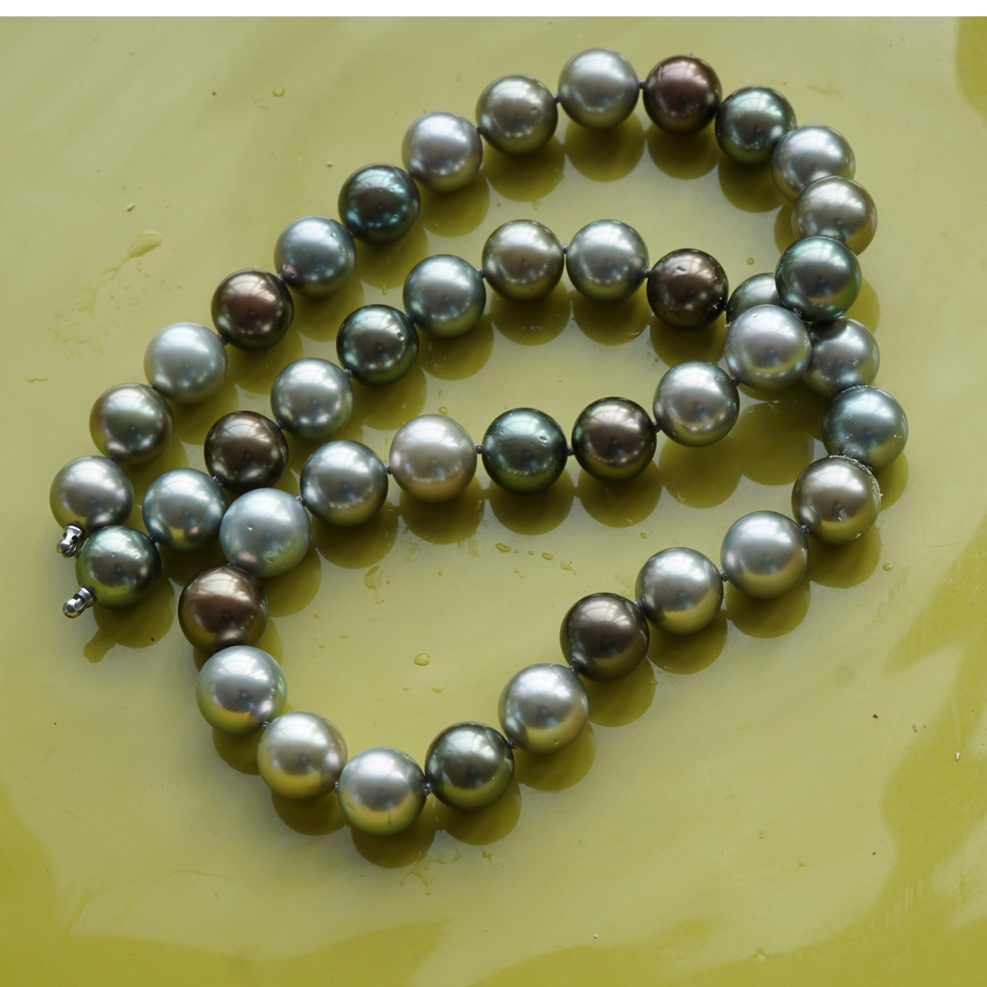 Tahitian Cultured Pearl Necklace 10-11 mm...beautiful natural Color