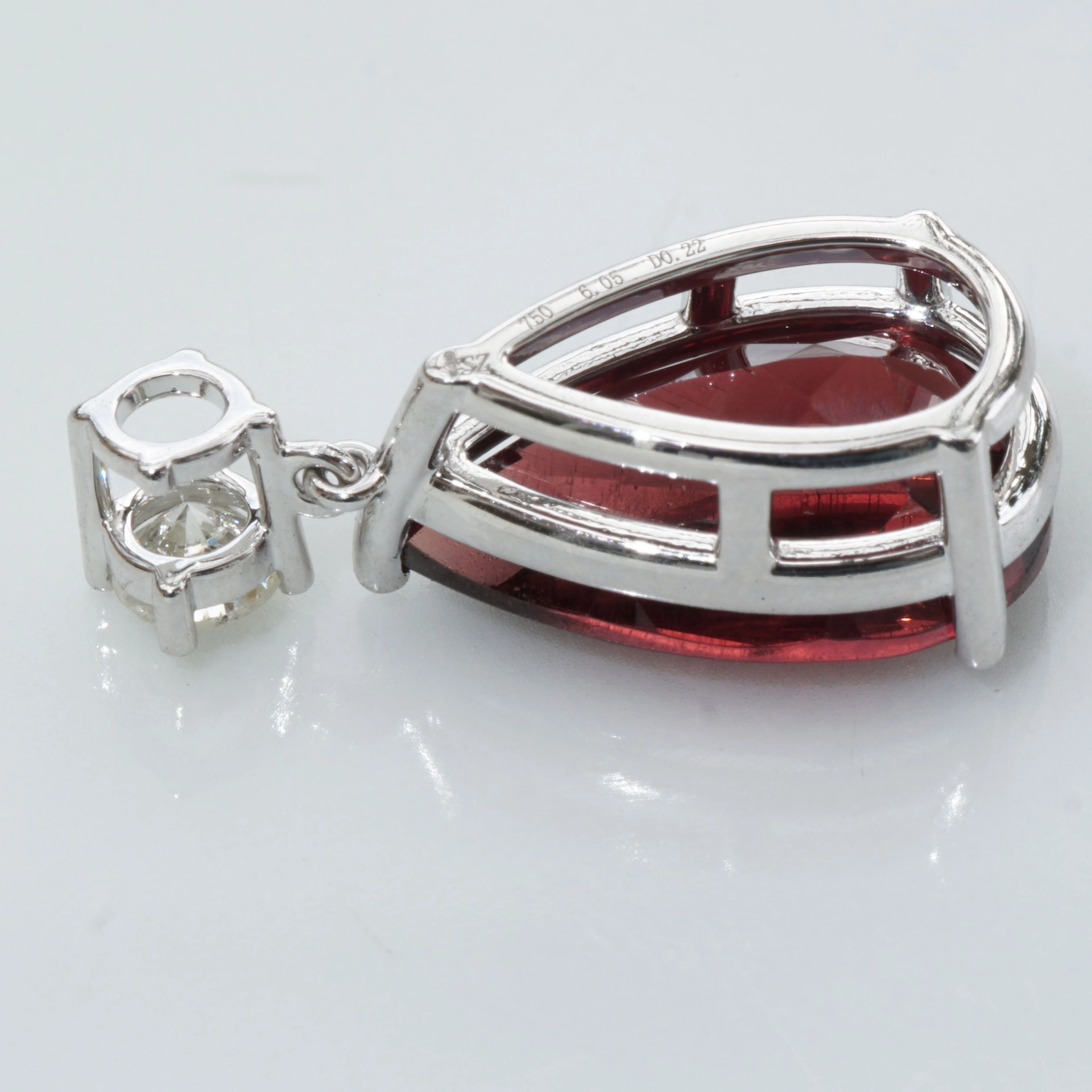 Rhodolite Diamond Pendant with IGI Certifikate....what kind of red