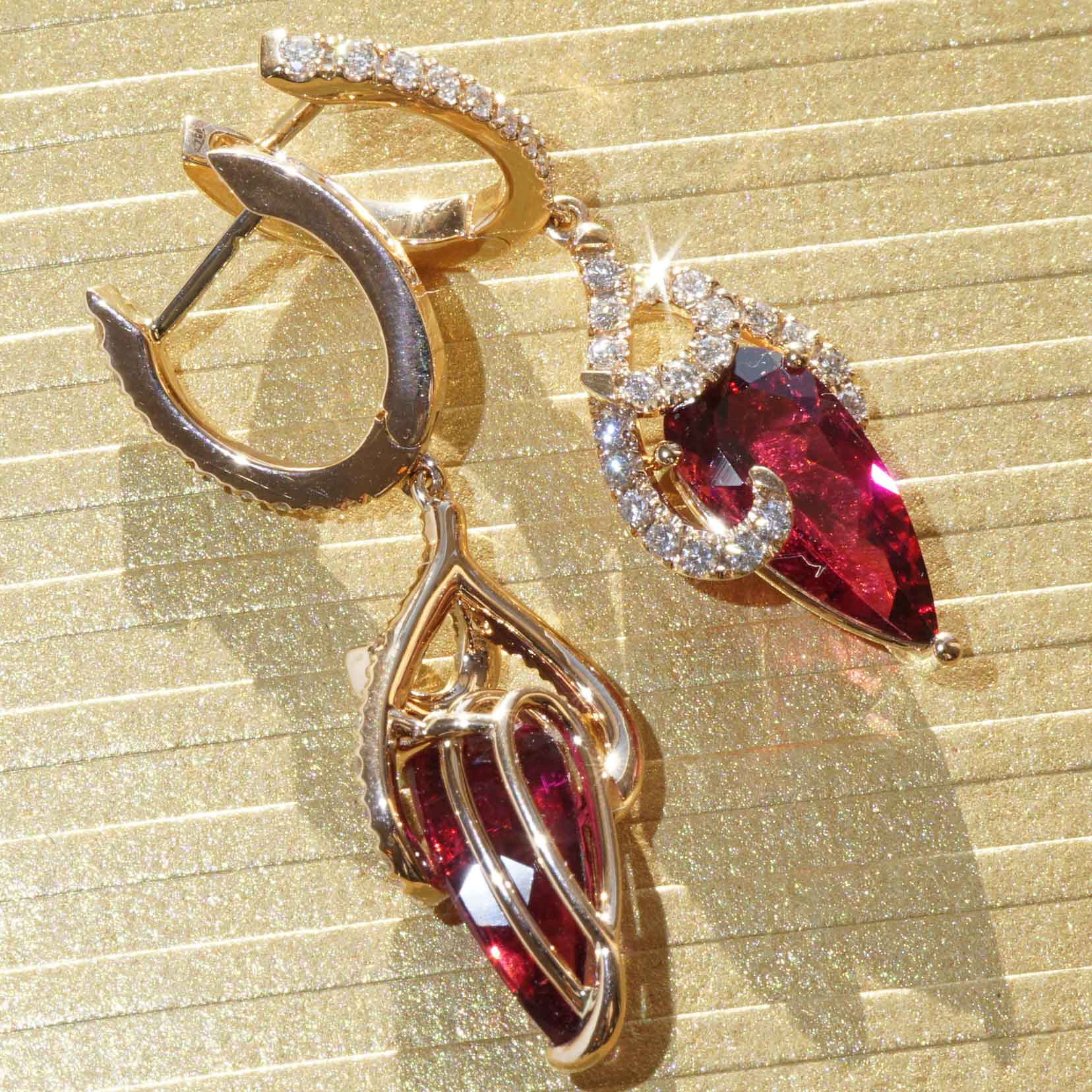 Rubellite Brilliant Earrings 750 Rose Gold 6 ct 0.70 ct.. Exception Tourmalines from Mozambique AAA+ it doesn't get any better