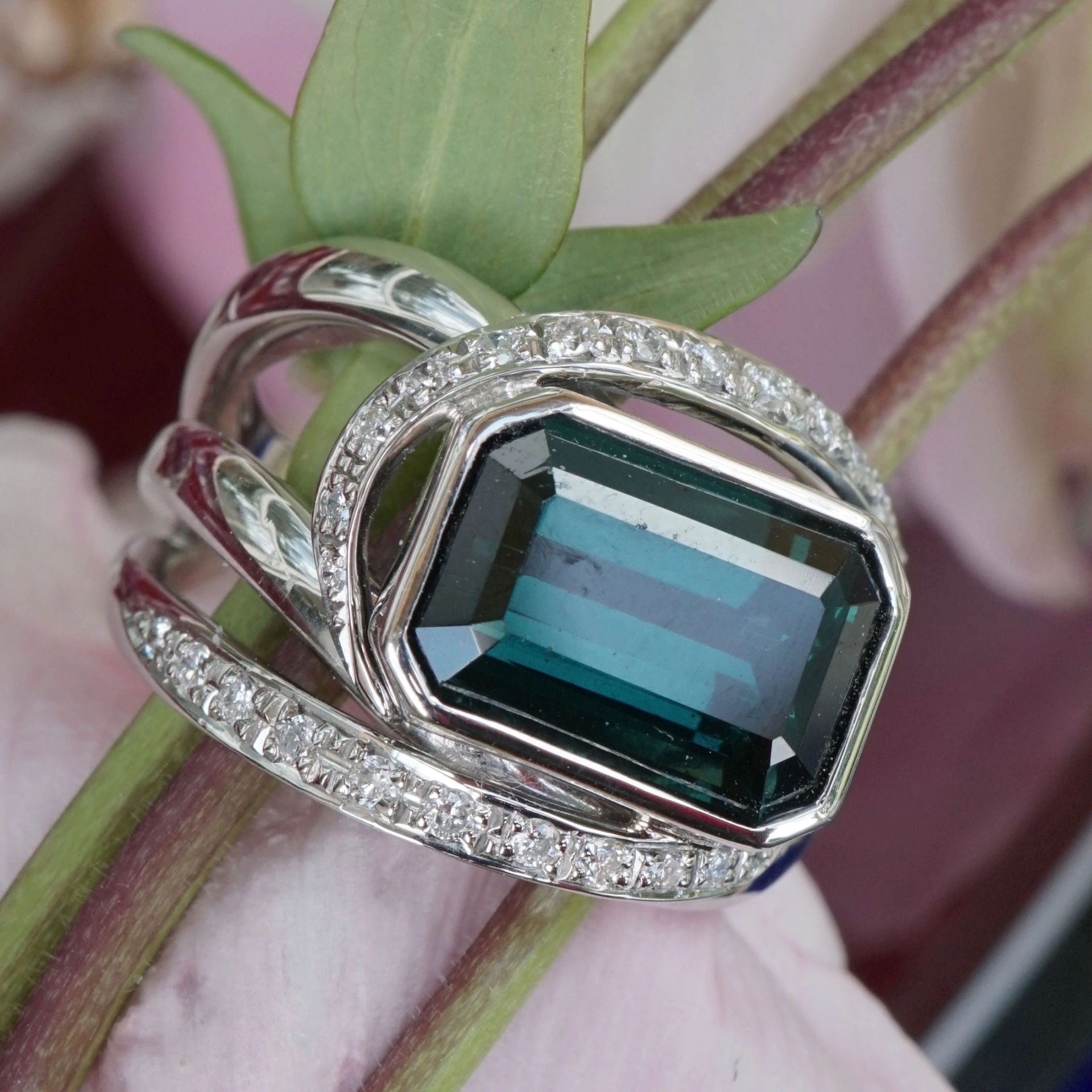 Ring 4.40ct 0.26ct COOL Indigo GREEN W/ VS 900 Platinum