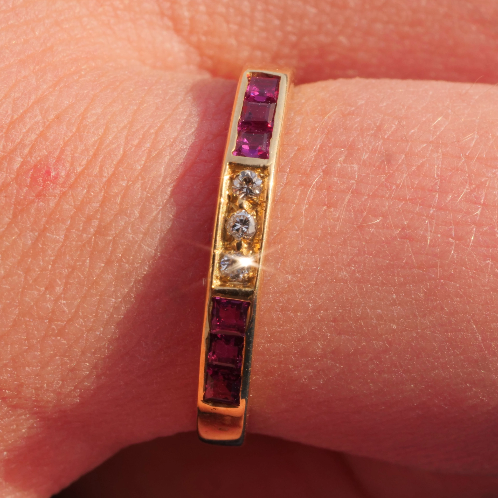 Ruby Brilliant Ring 18 kt Yellow Gold new and handmade for Combinations