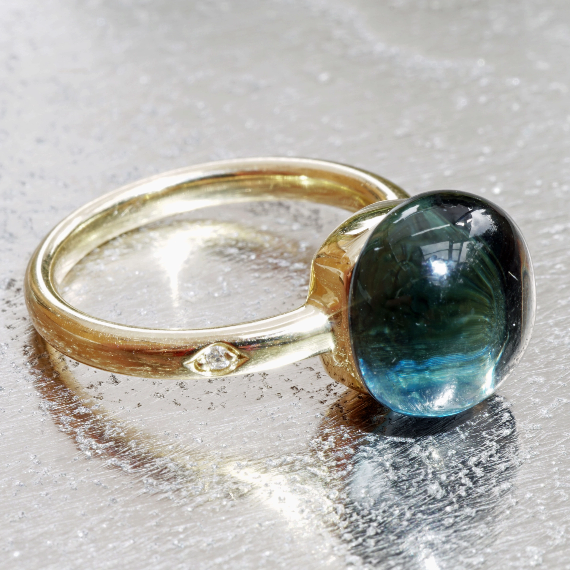 Bluetopaz Brilliant Ring 18 kt Yellow Gold...perfekt floating Effect
