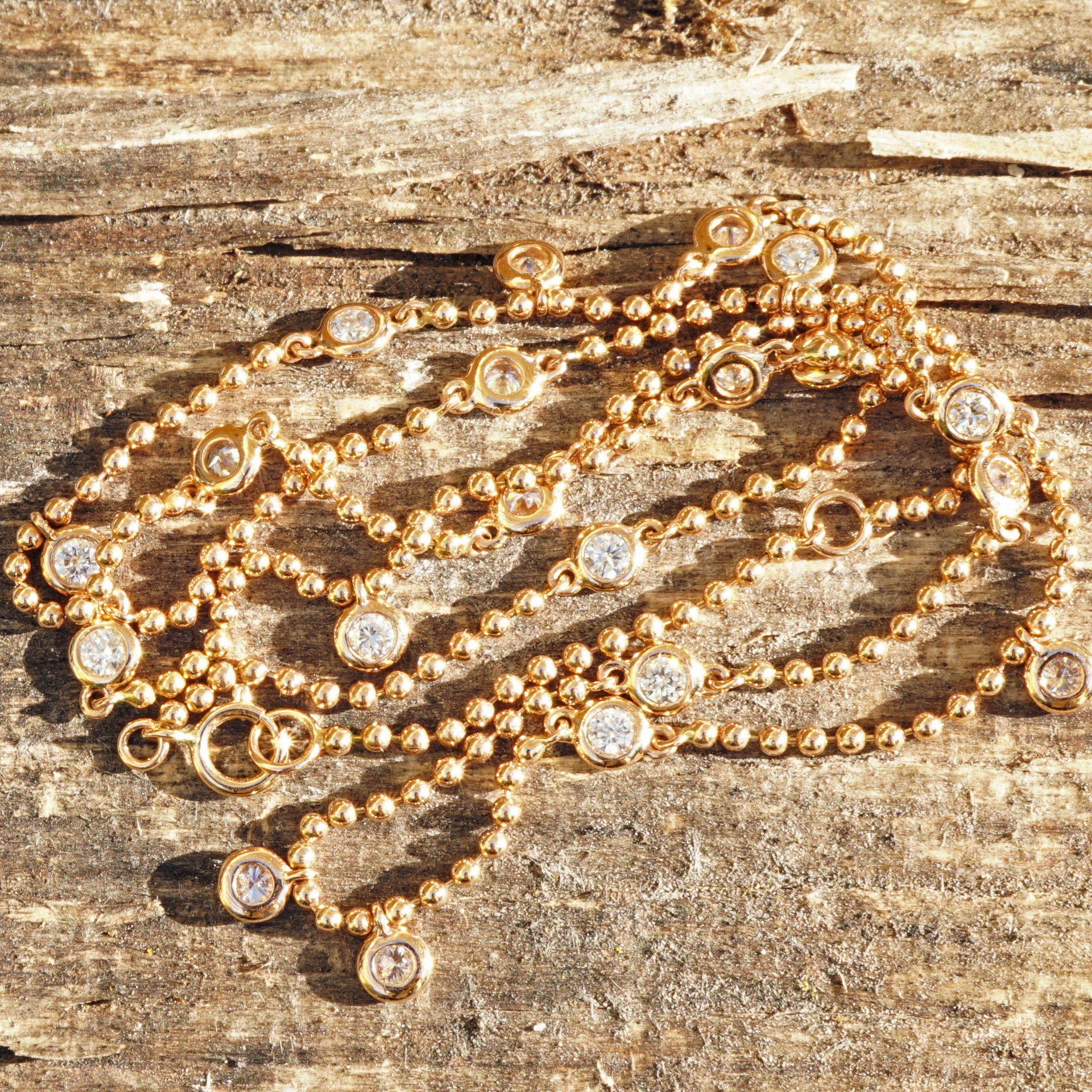 A modern collier....20 diamonds in chaton setting, nice necklace composed of small bullets