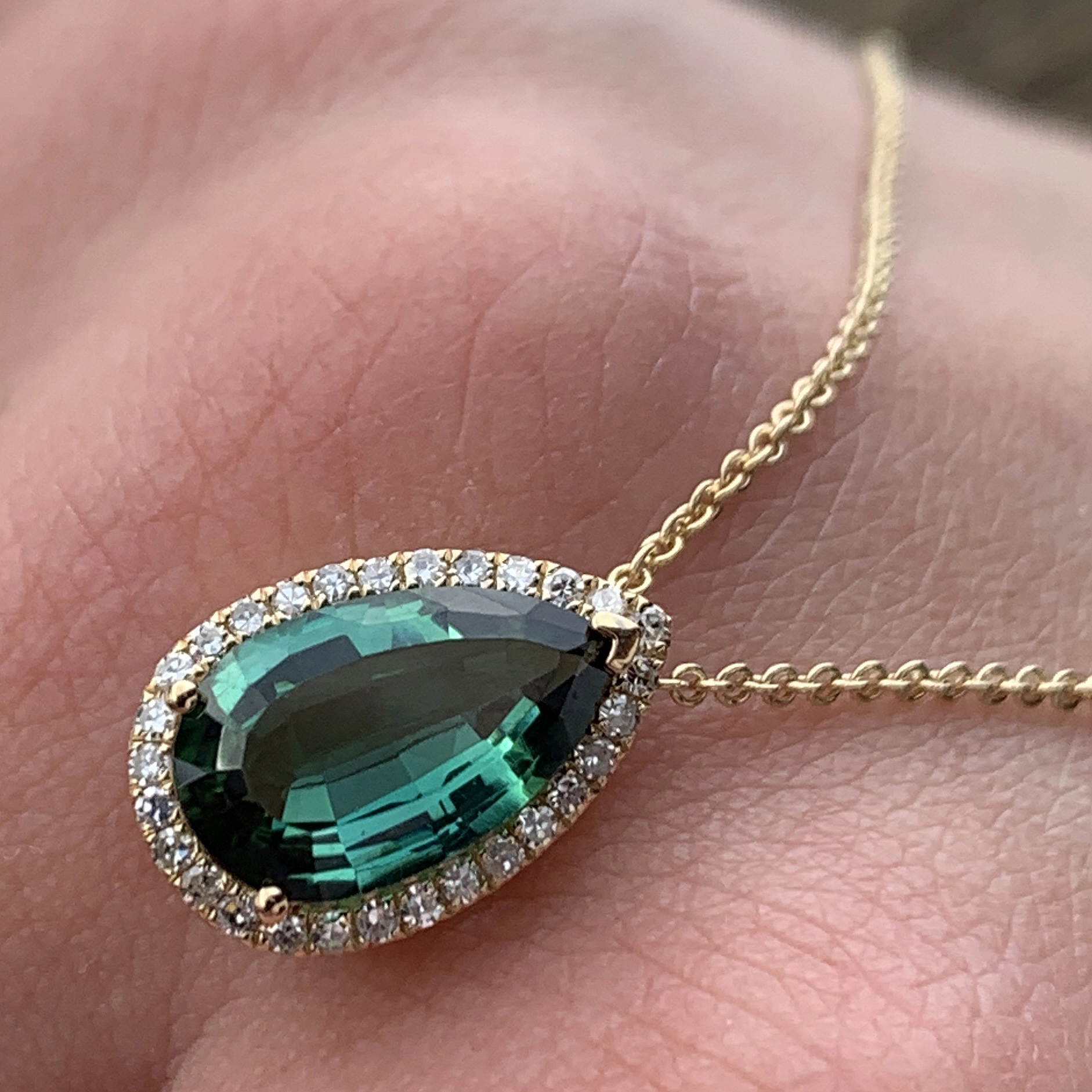 Turmalin Diamant Anhänger 2.28 ct 0.19 ct m. Kette AAA+, 750er Gelbgold, ...schöner geht nicht