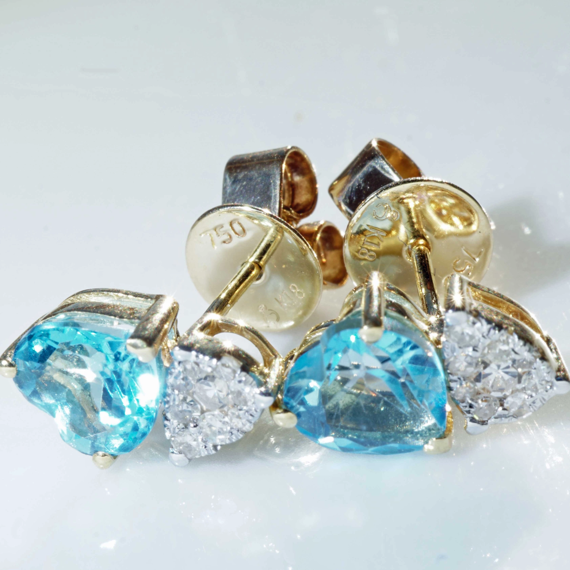 Heart shaped Blue Topaz Earrings 18 kt Yellow Gold with Diamonds